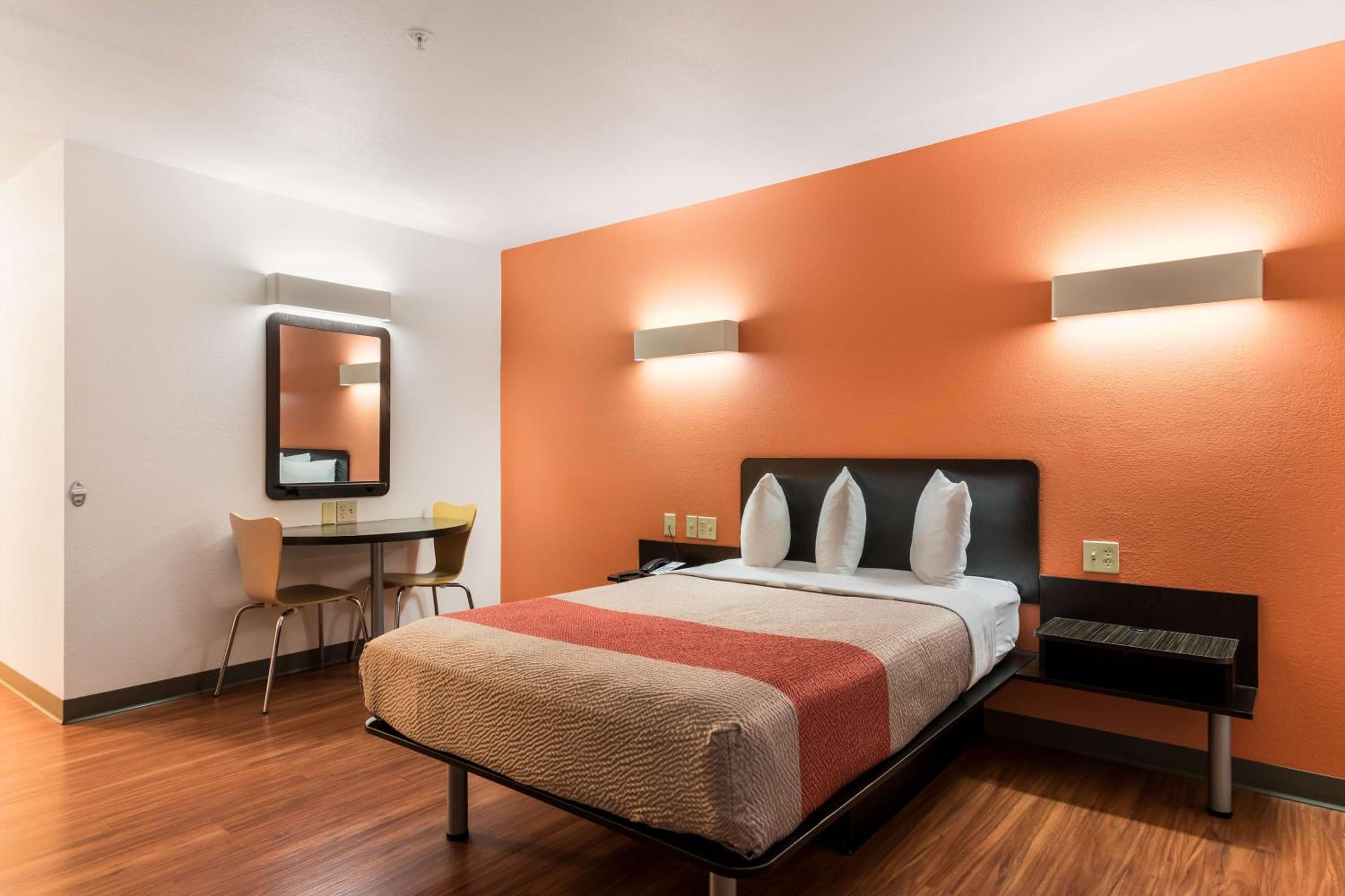 Double Room - Disability Access - Non-Smoking photo 3