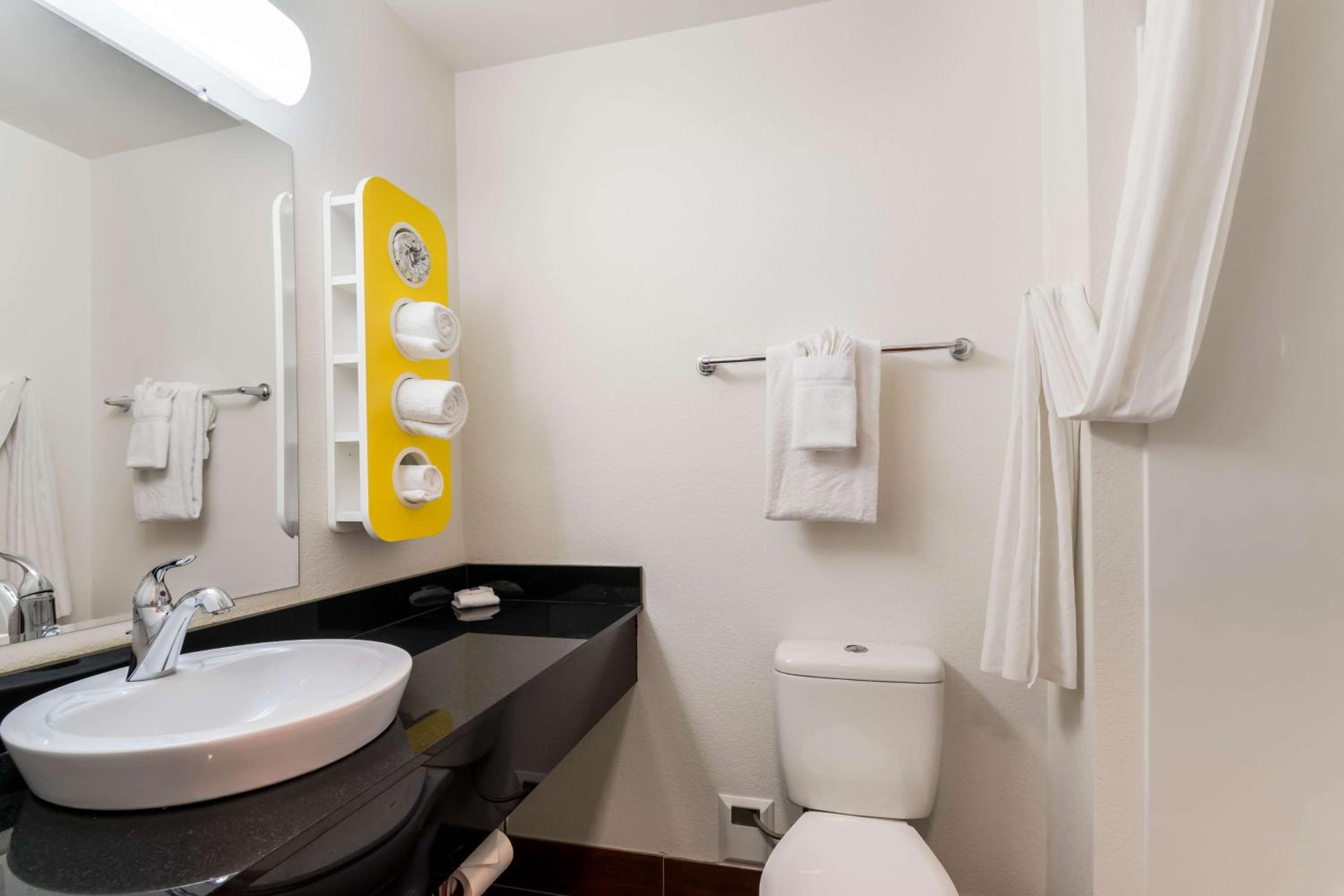 Double Room - Non-Smoking  photo 2