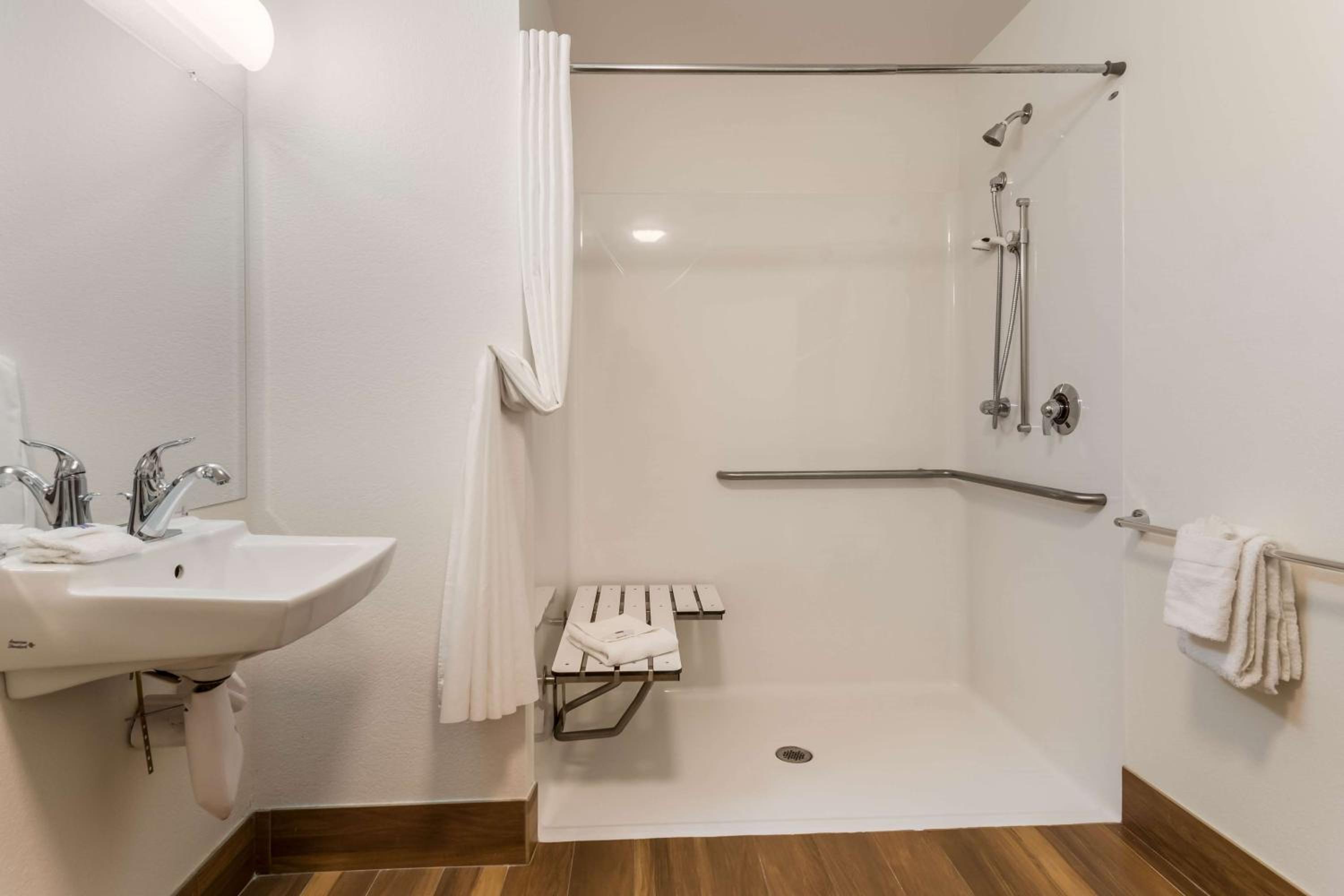 Quadruple Room - Disability Access - Roll in Shower photo 3