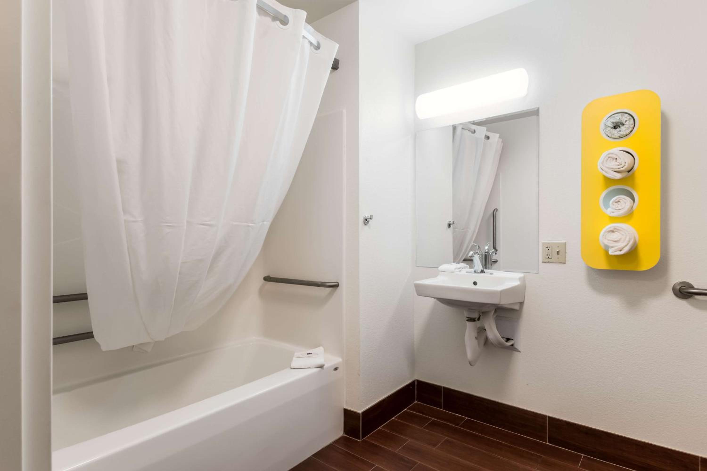 Double Room - Disability Access - Non-Smoking photo 2