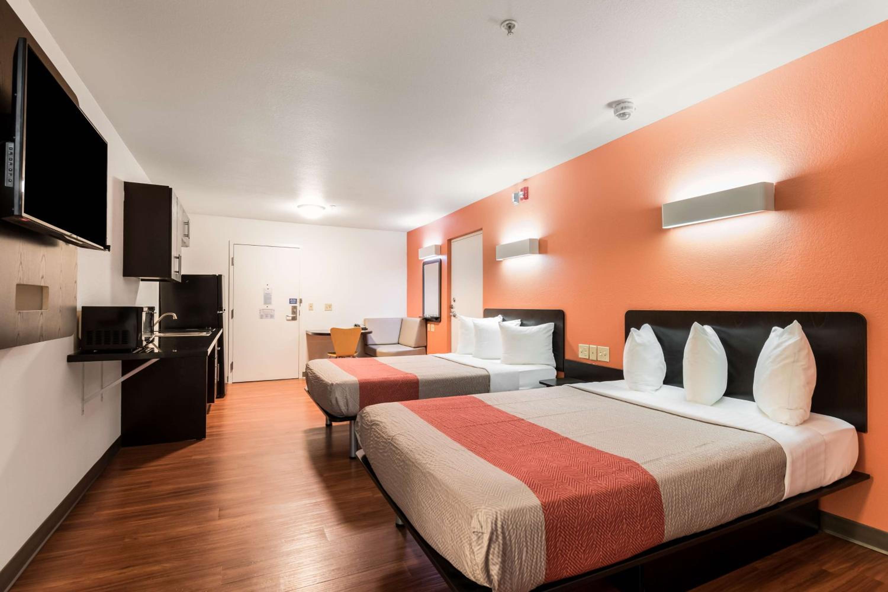 Quadruple Room - Disability Access - Non-Smoking photo 2