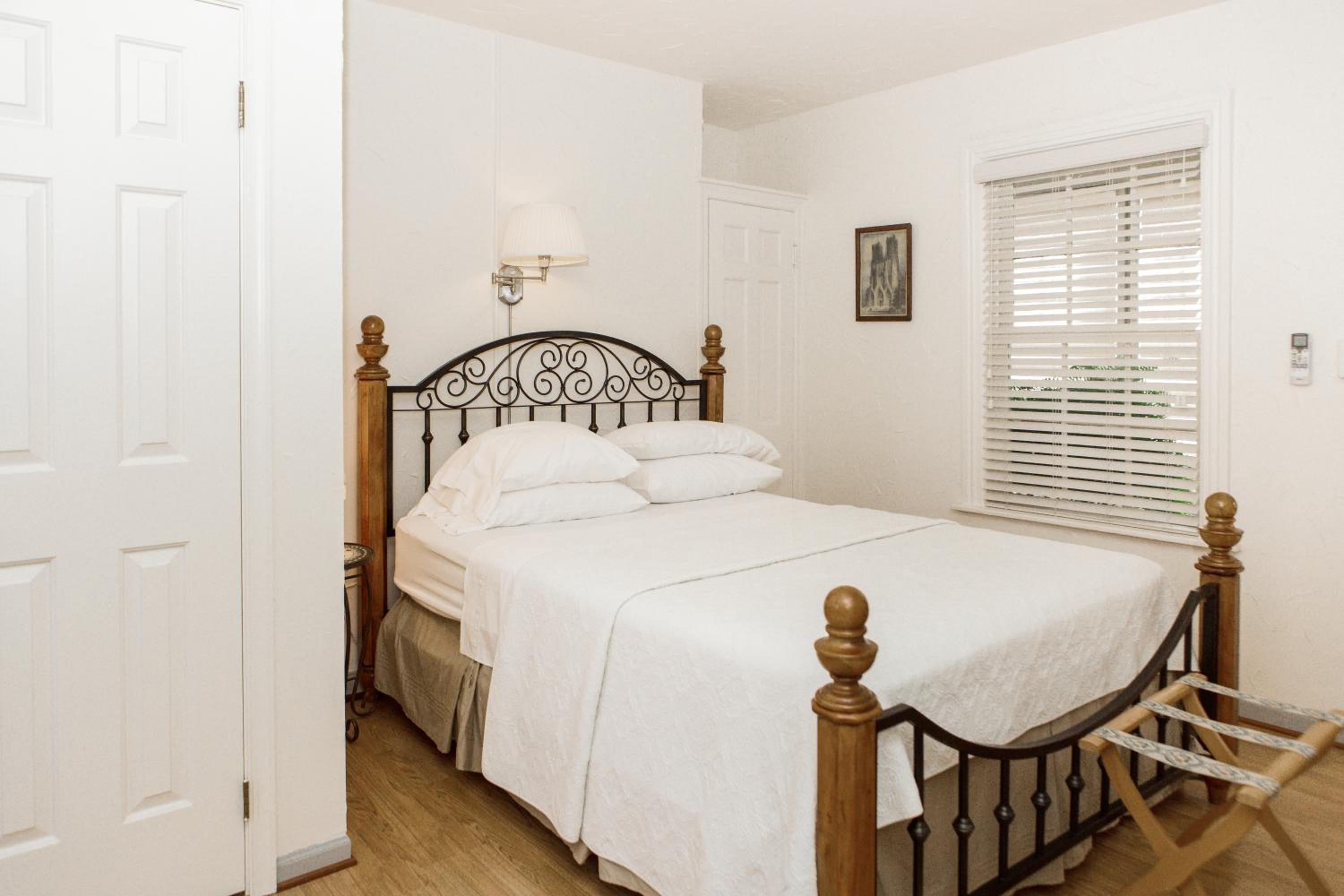 Queen Room with Garden View