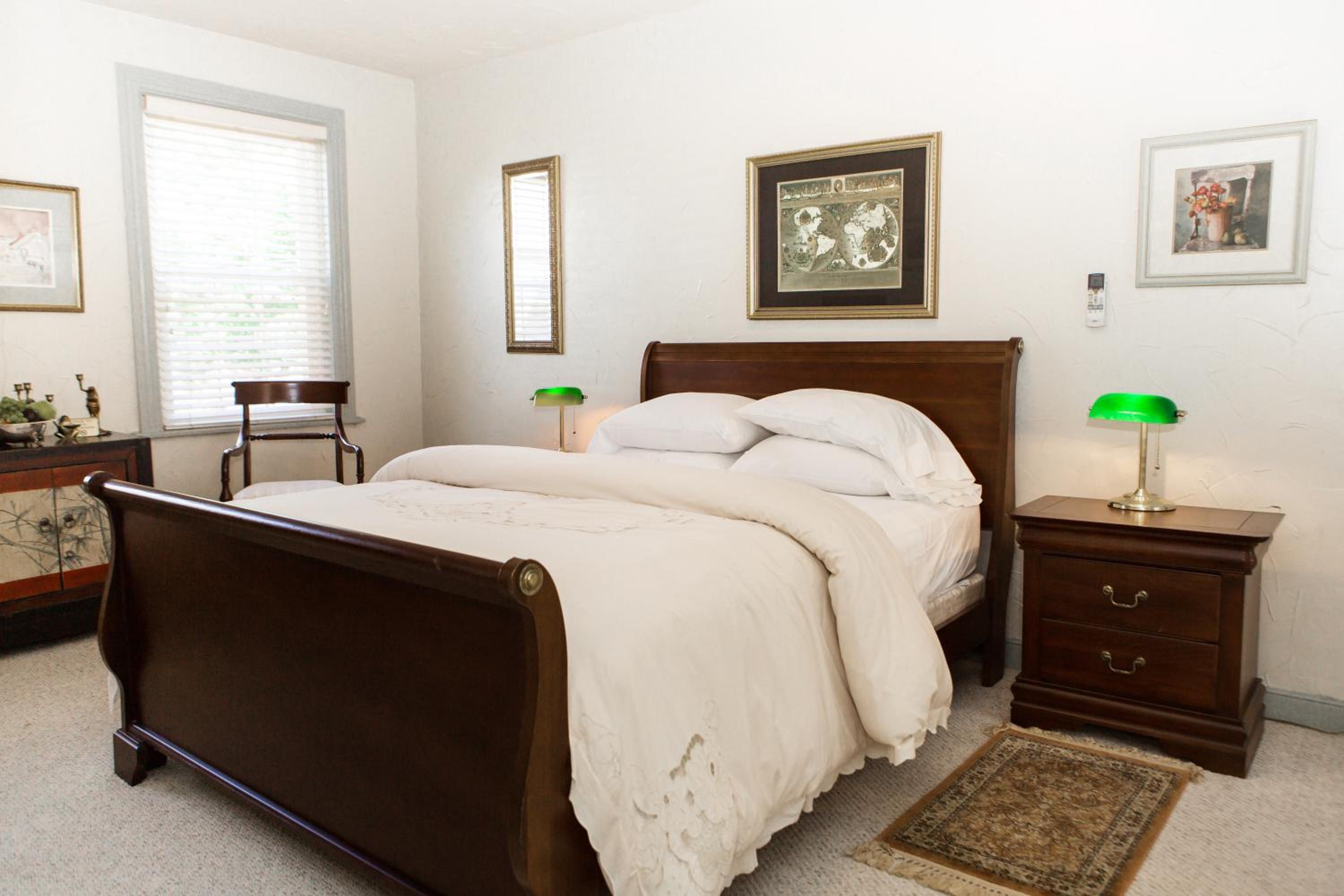 Deluxe Queen Room