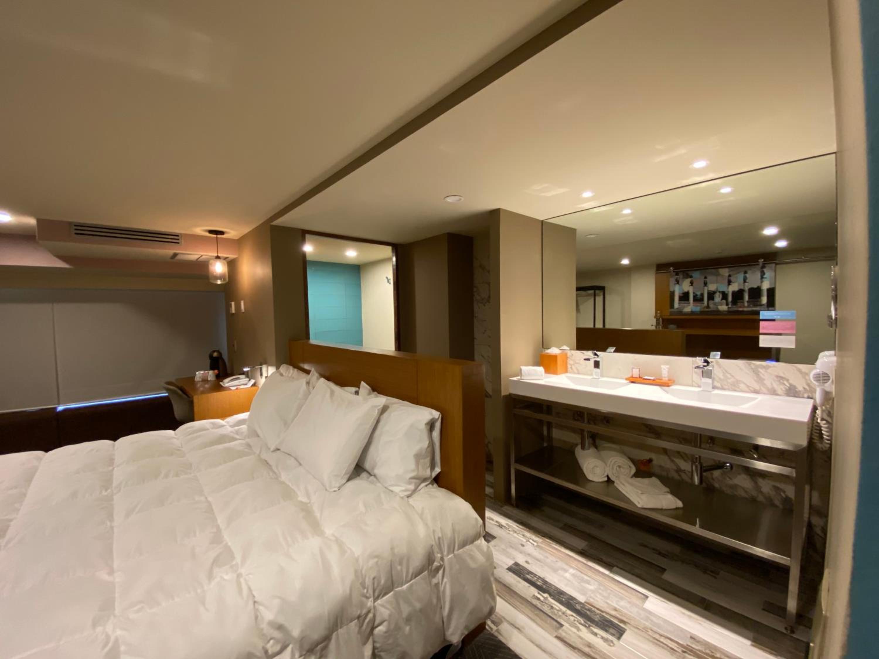 Suite - Photo 5