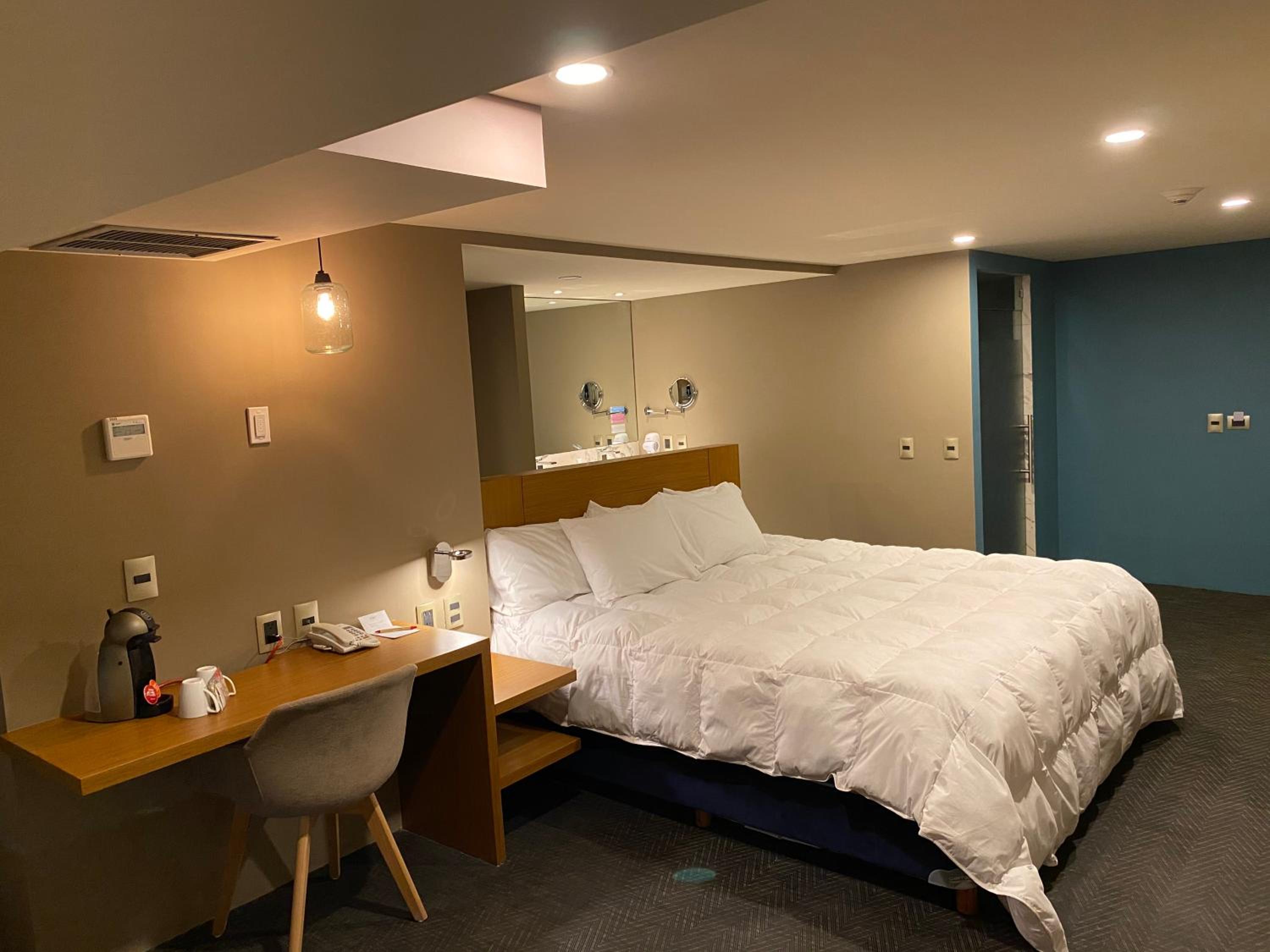 Suite - Photo 7