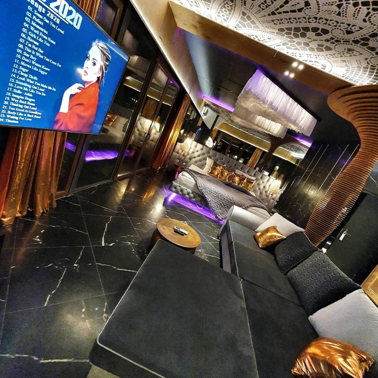 Deluxe Apartment with Jacuzzi - Photo 5
