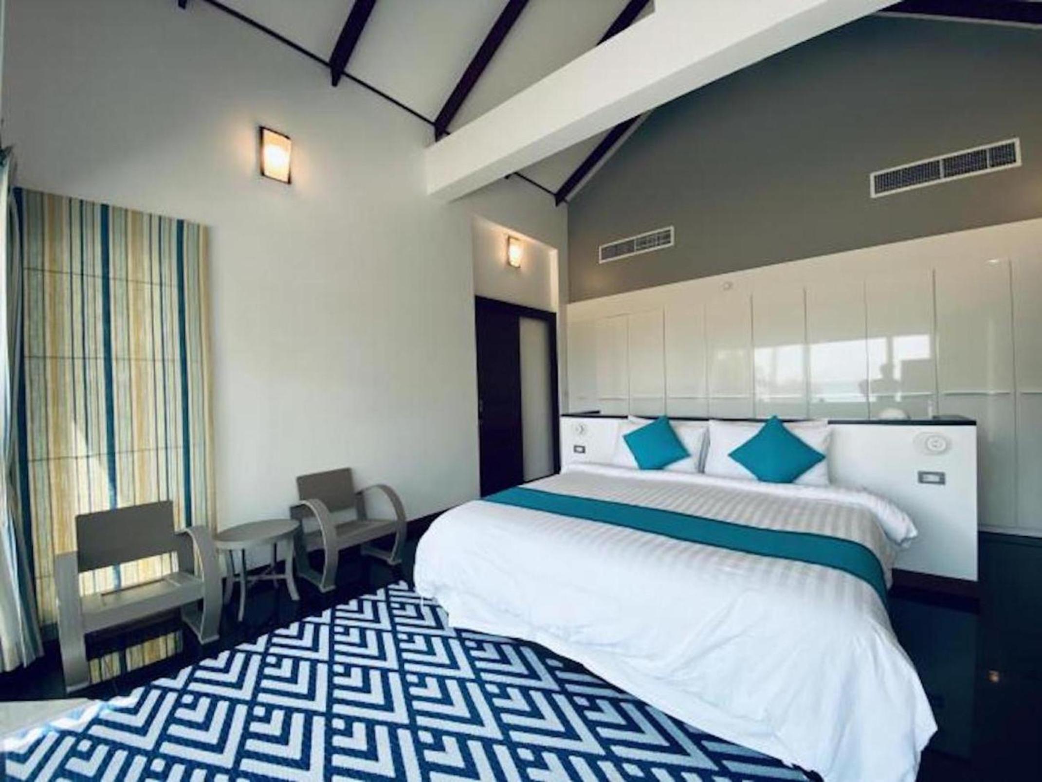Four-Bedroom Villa - Photo 42