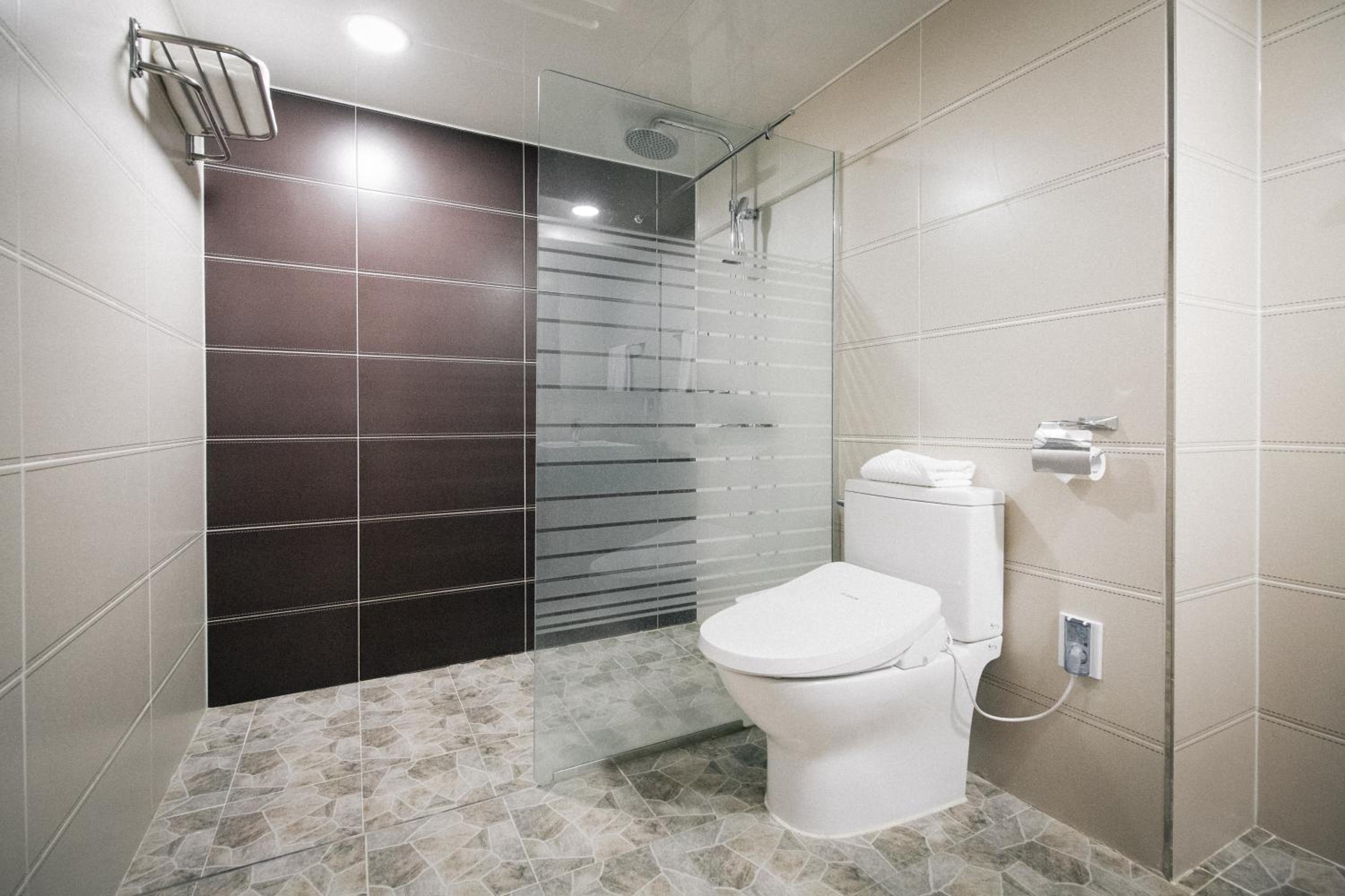 Deluxe Double Room - Photo 9