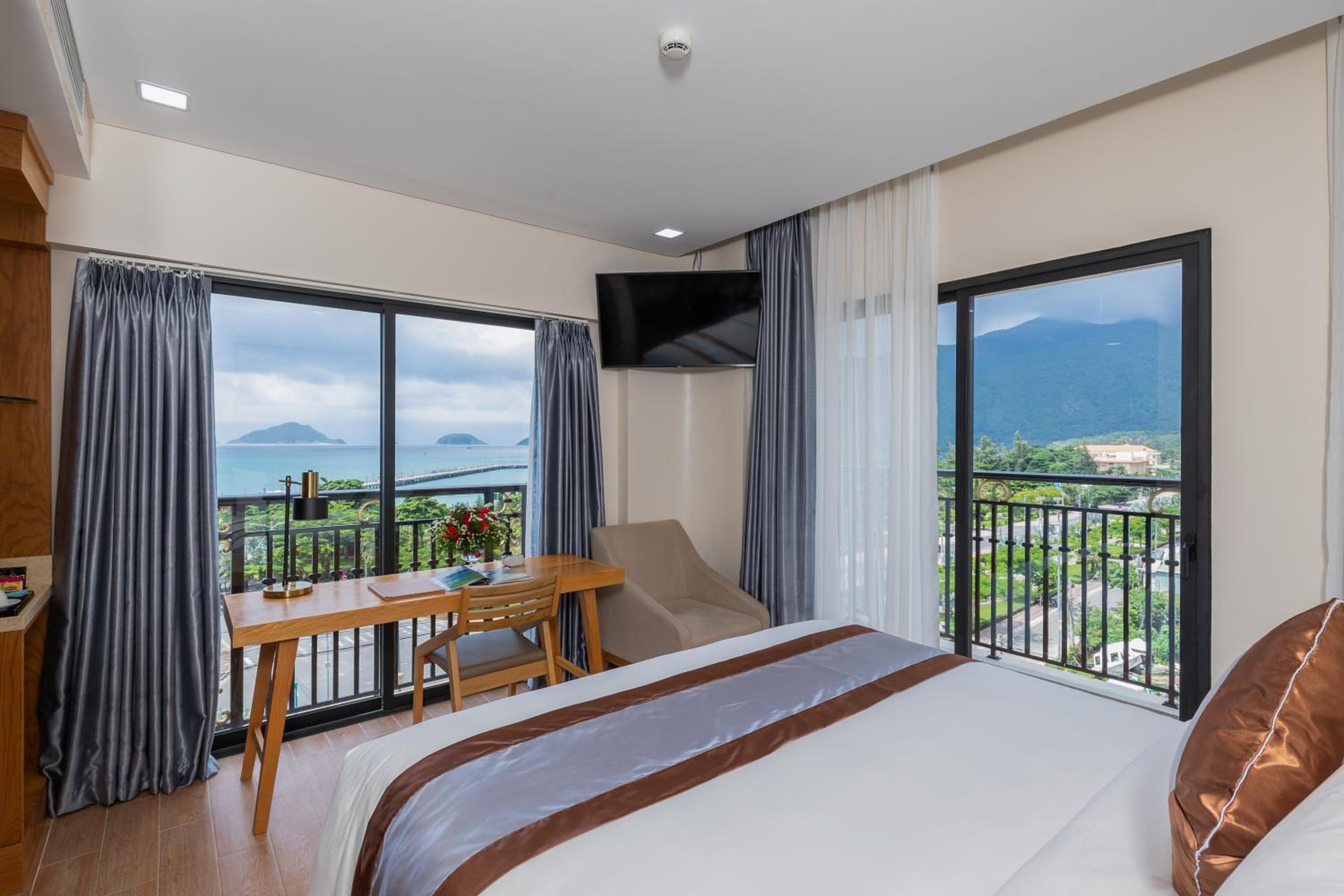Deluxe Double or Twin Room with Ocean View - Photo 1