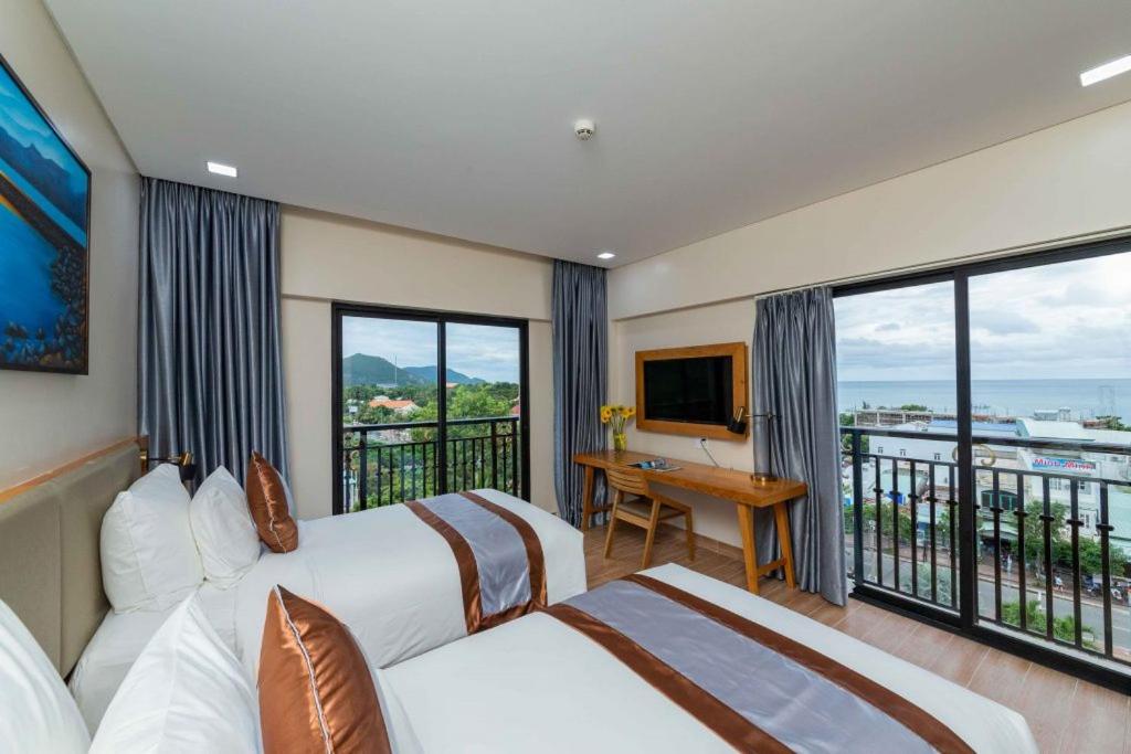 Deluxe Double or Twin Room with Ocean View - Photo 3