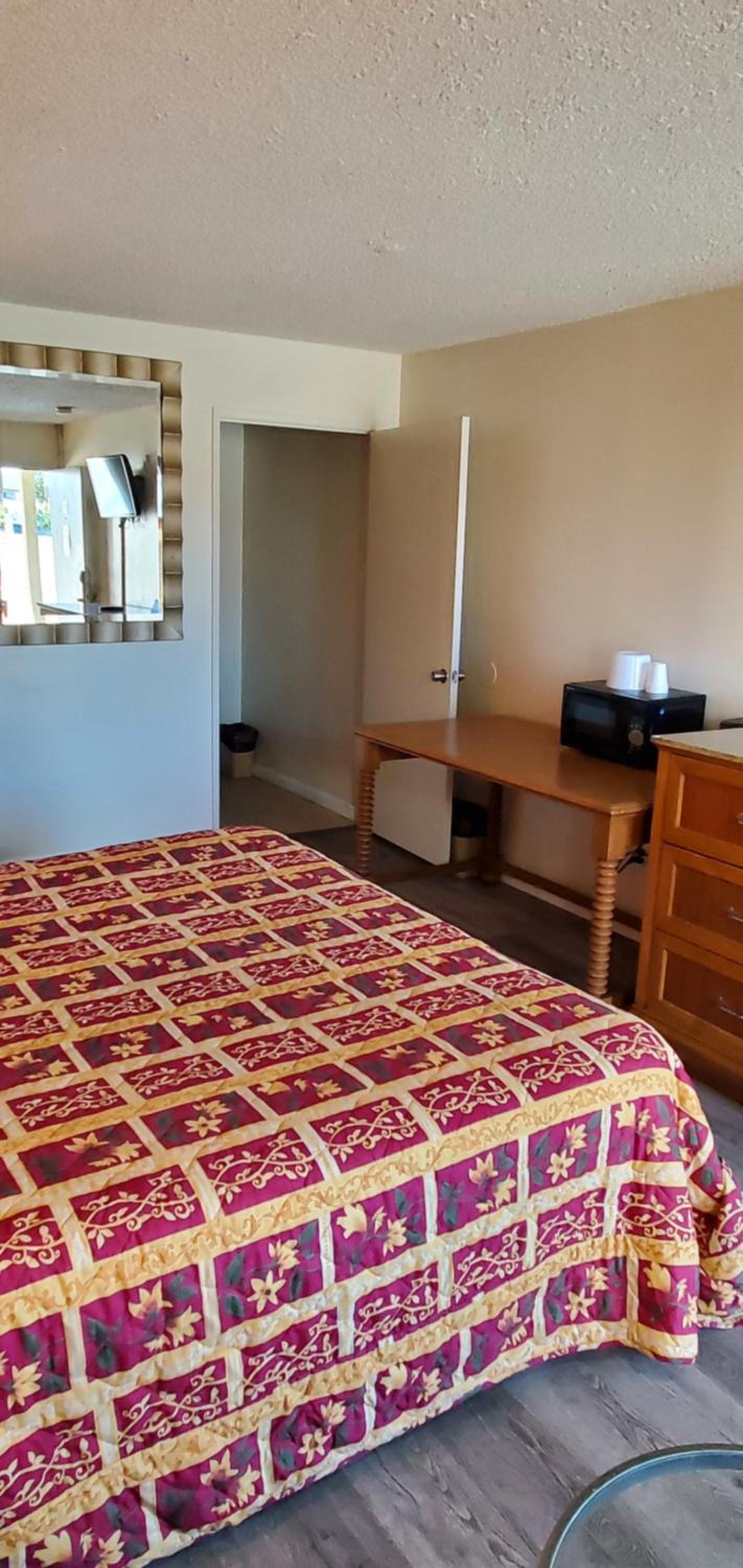 King Room - Non-Smoking