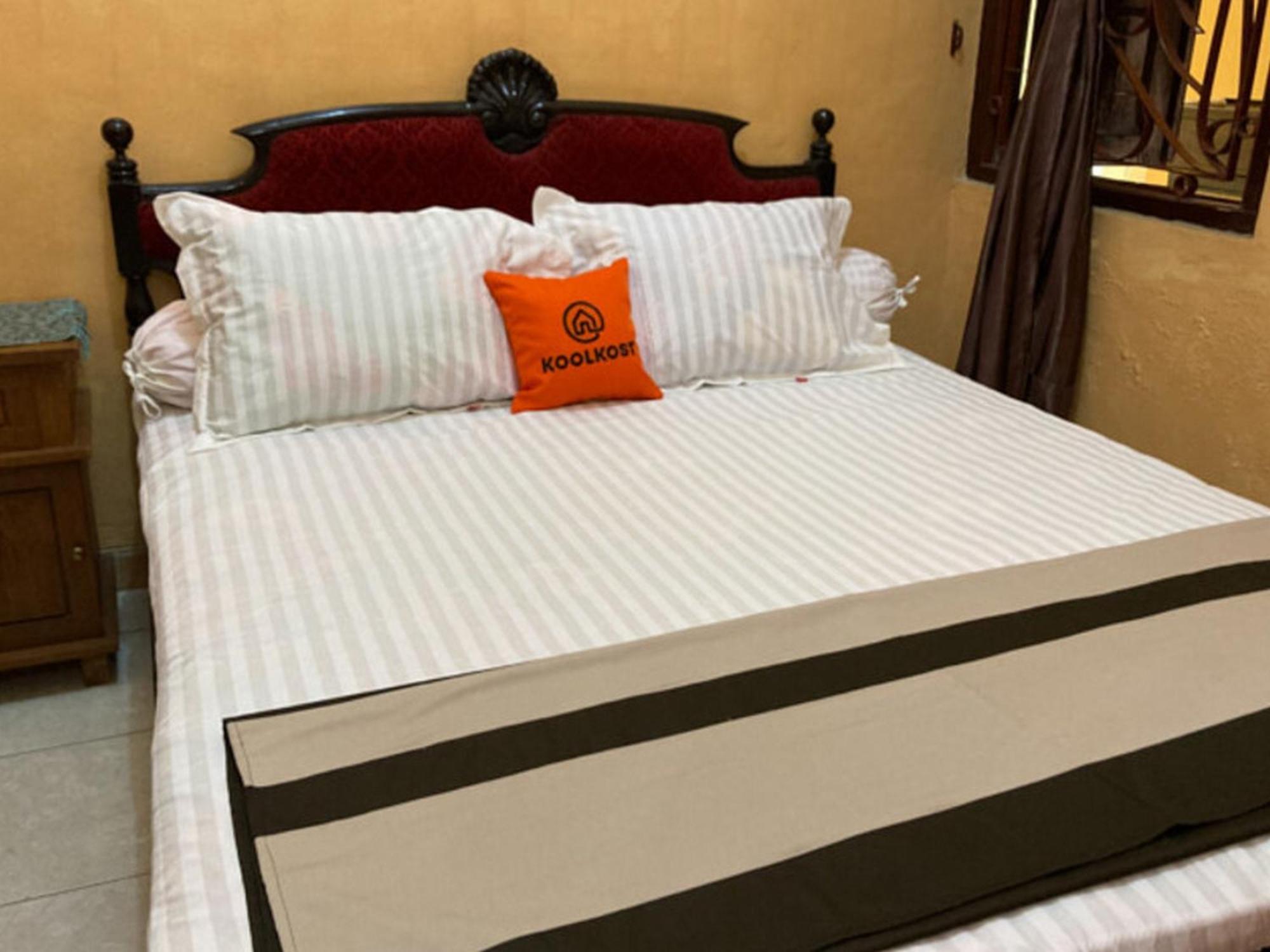 Standard Double Room with Shared Bathroom