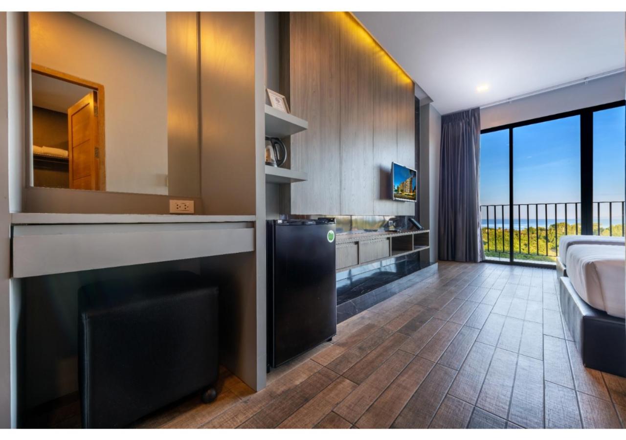 Basic Double or Twin Room with Sea View - Photo 8