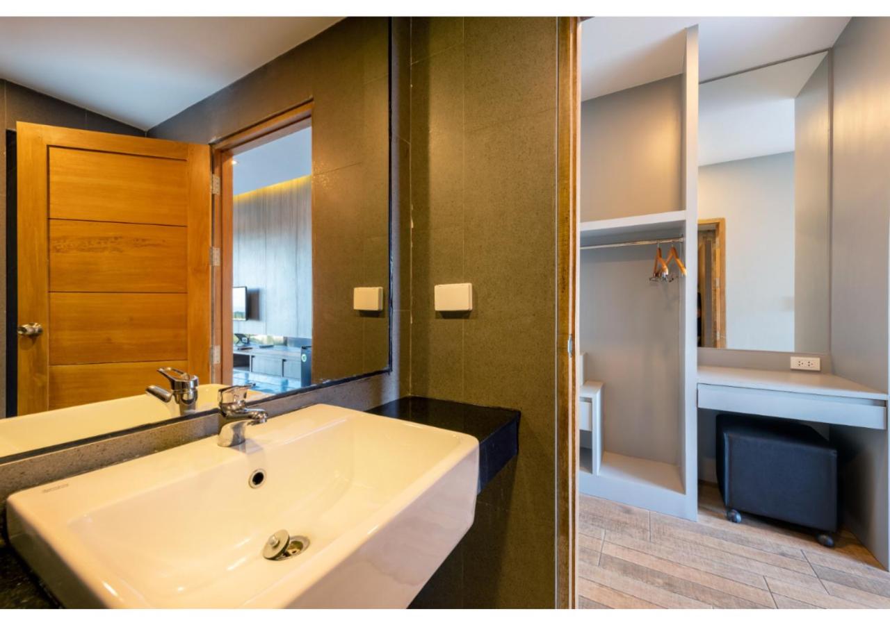 Basic Double or Twin Room with Sea View - Photo 5