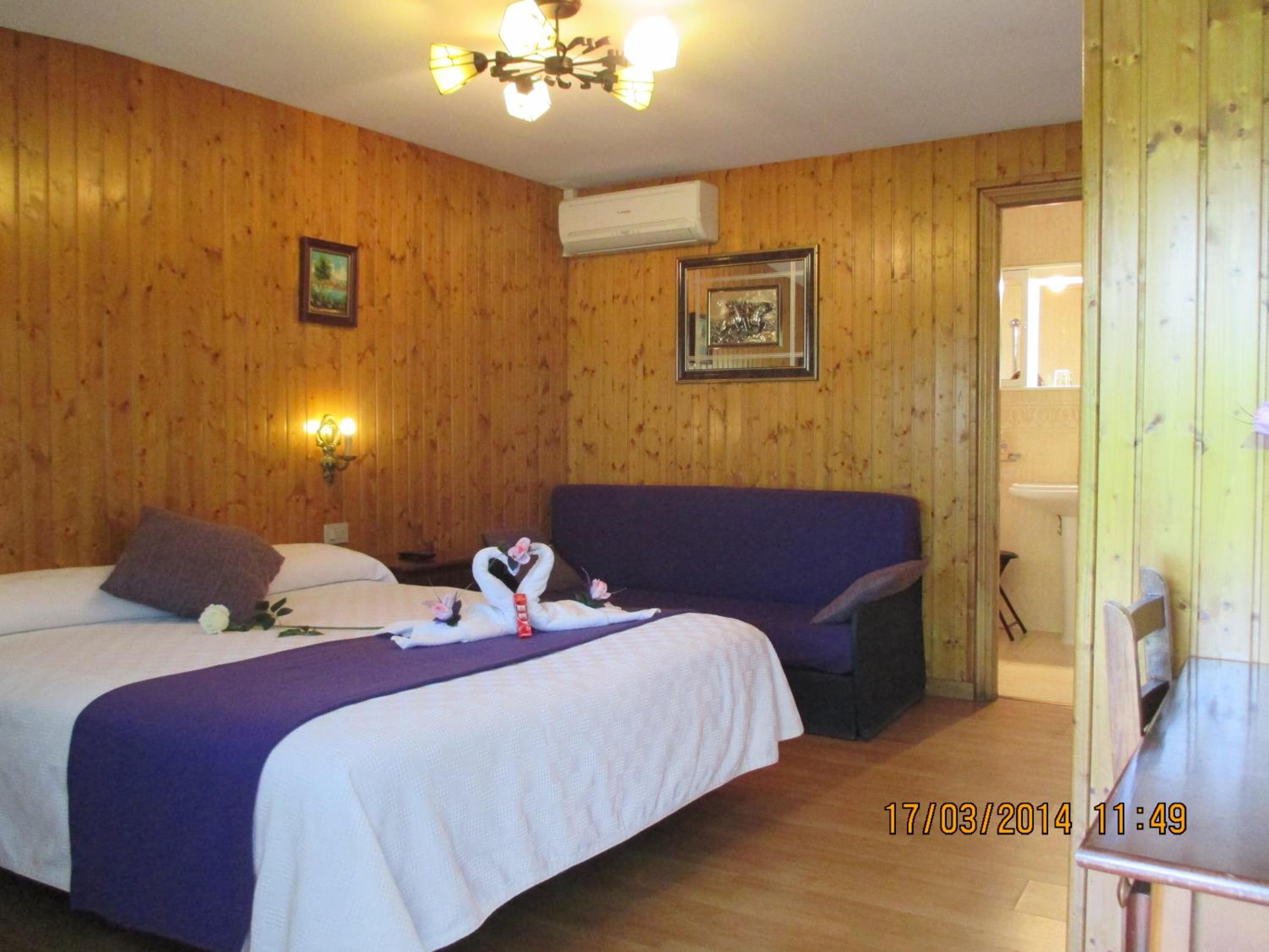 Habitación Doble con Jacuzzi y Estacionamiento Incluido
