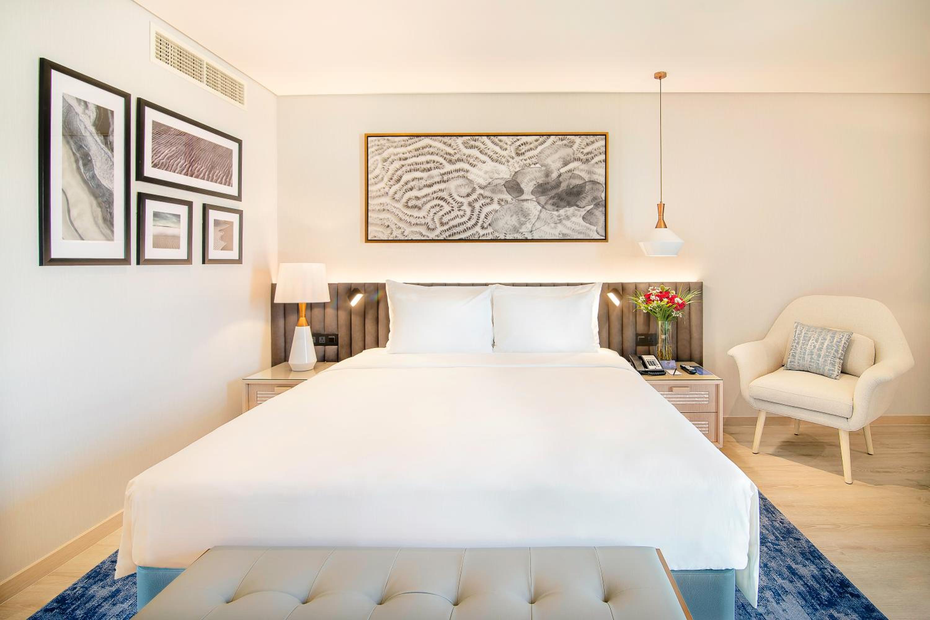 Premium Room with City View Including Complimentary access to Surf Pool, Adventure Park, Wave Pool and Lazy River — photo 5