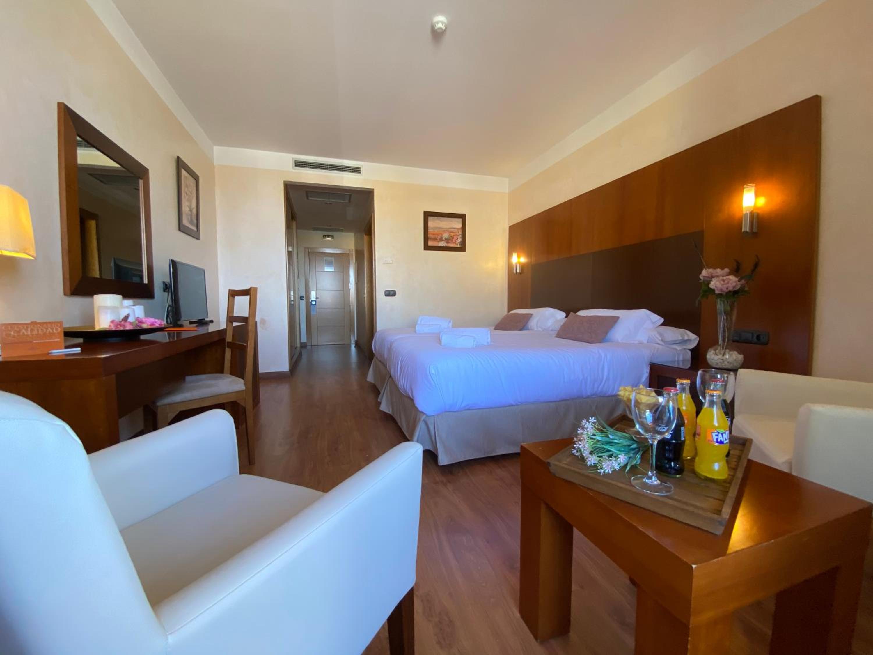 Double or Twin Room - Photo 8