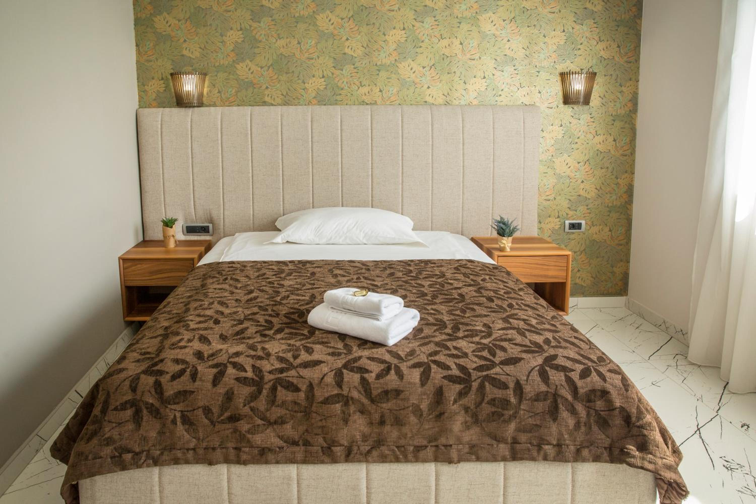 Standard Double or Twin Room - Photo 16