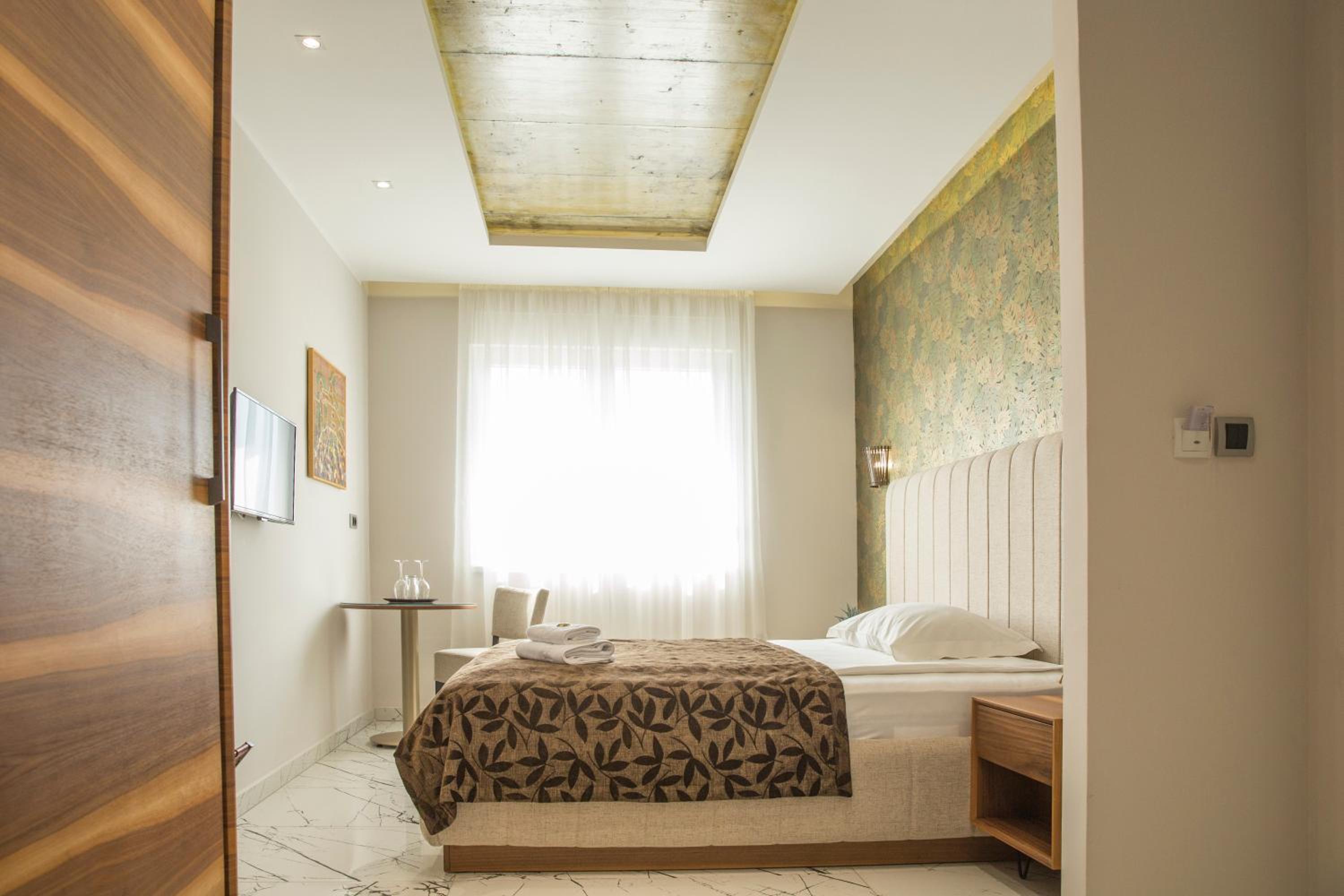 Standard Double or Twin Room - Photo 1