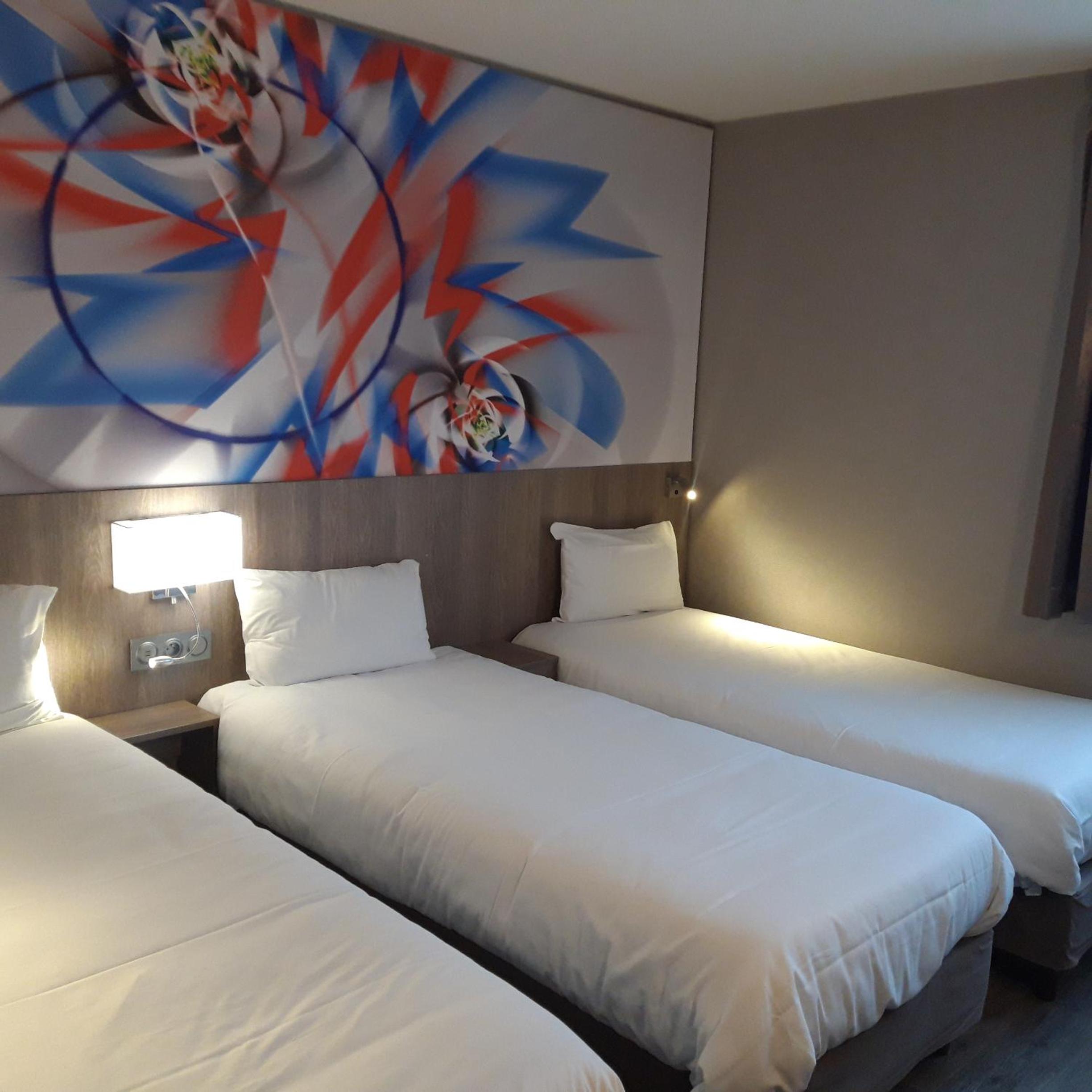 Triple Room with 3 Singles Beds - Photo 1