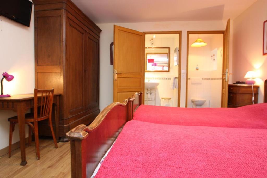 Twin Room with Private Bathroom photo 3