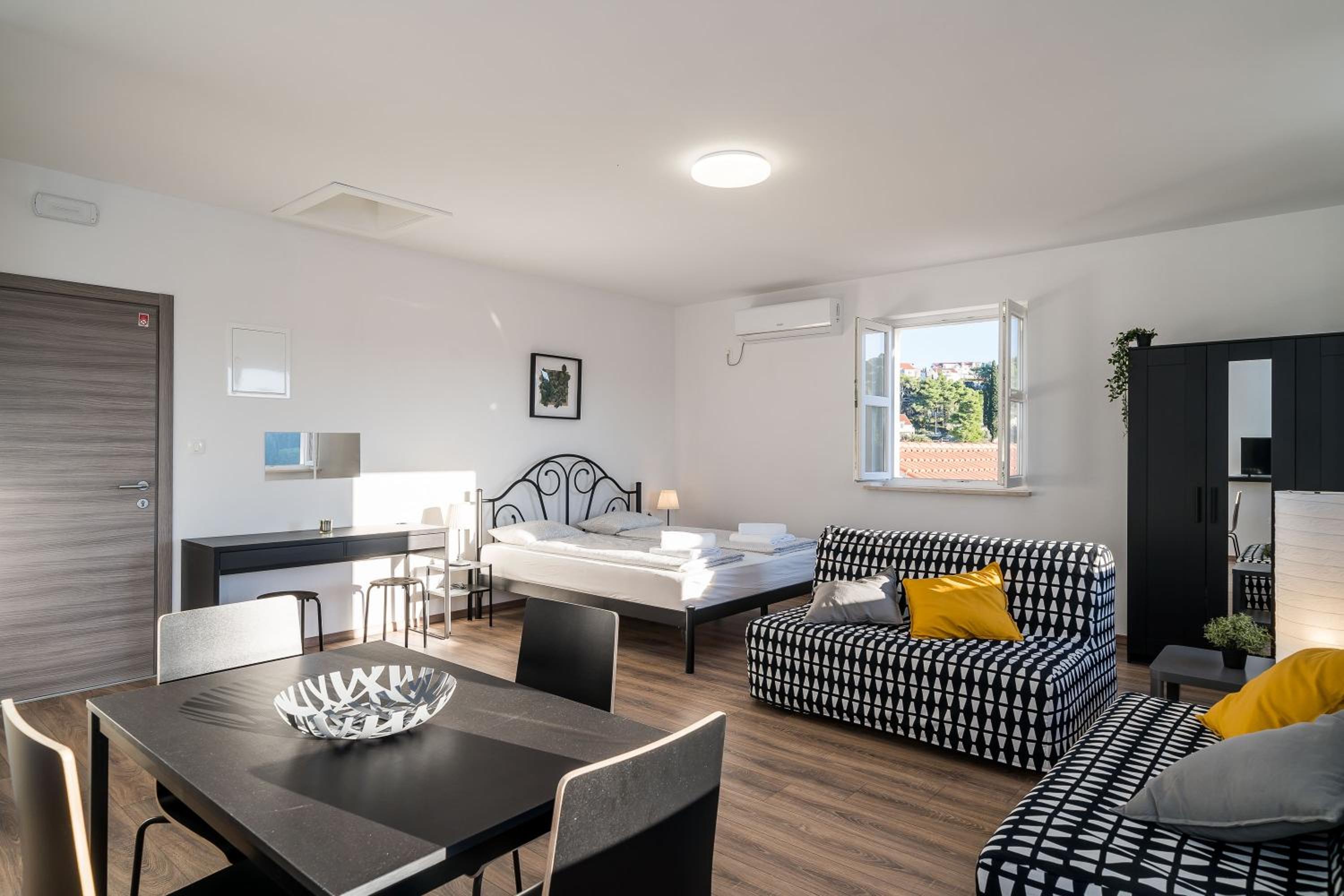 Superior Studio Apartment with Balcony and Sea View