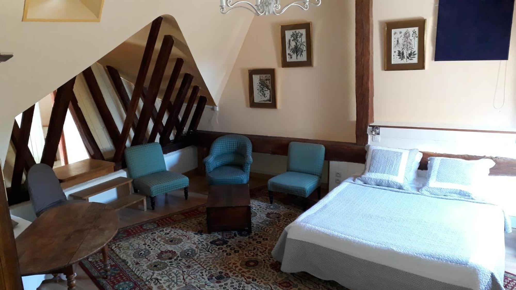 Quadruple Room with Private Bathroom photo 3