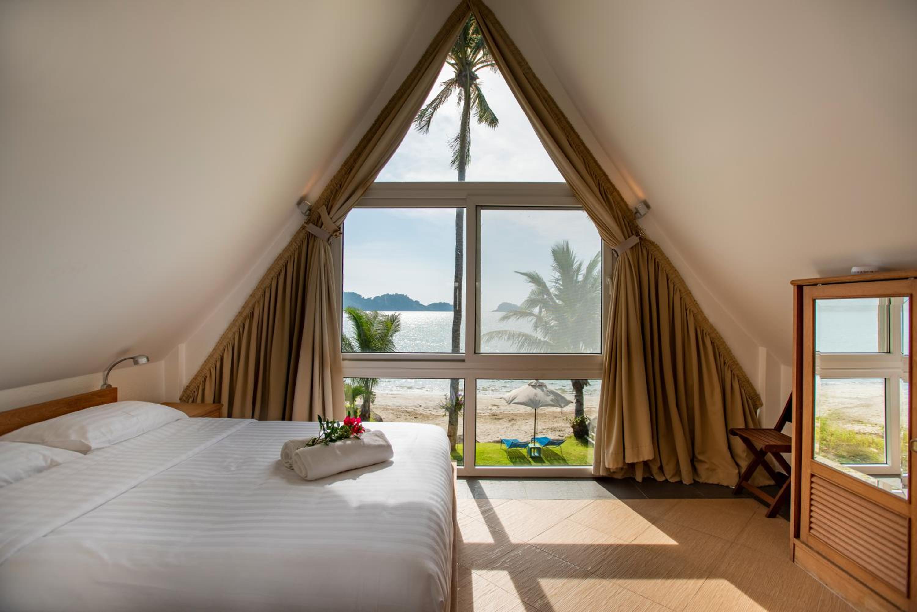 Three-Bedroom Villa - Beach Front - Photo 9