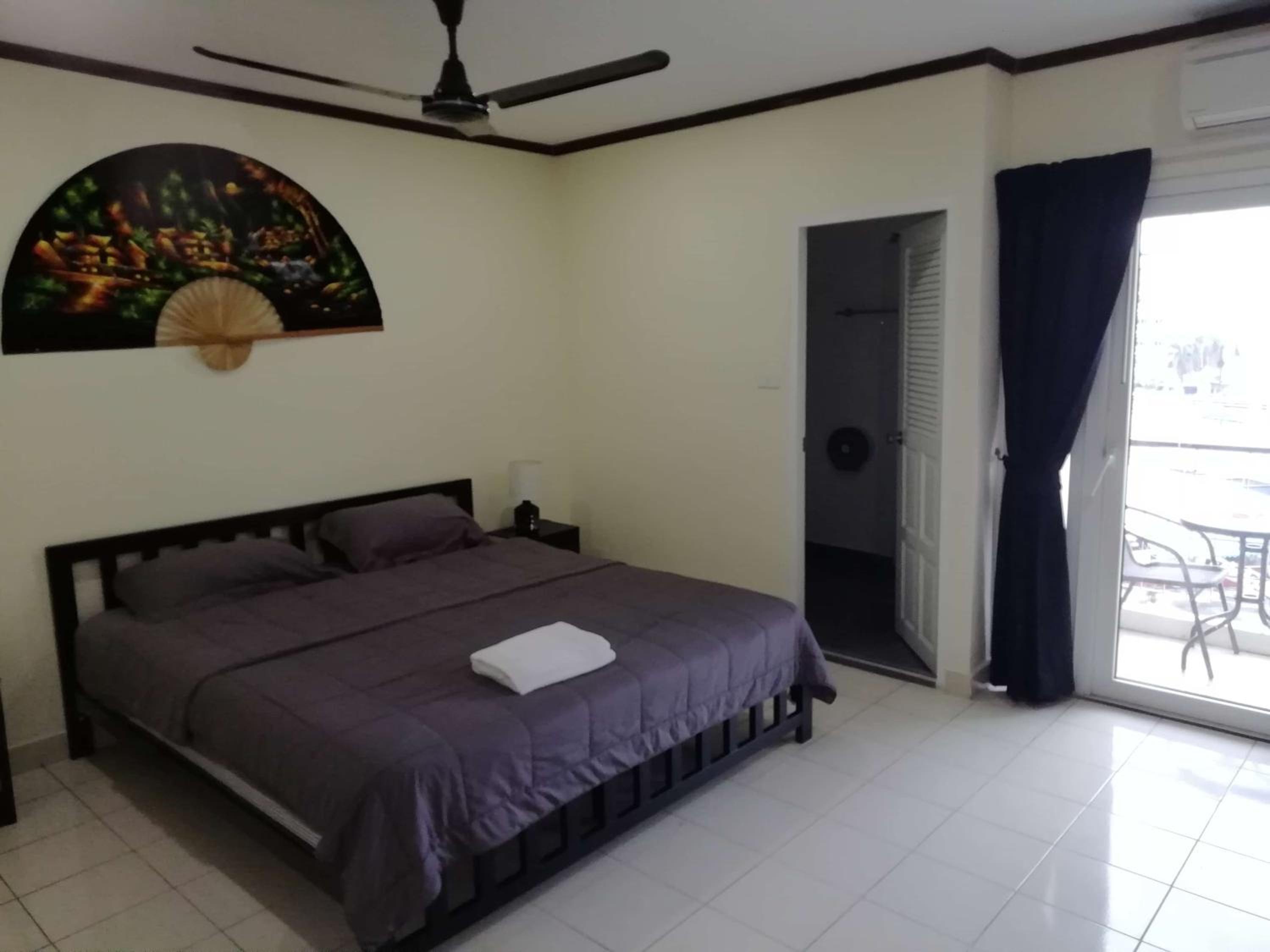 Superior Double Room with Balcony & Street View - Photo 3
