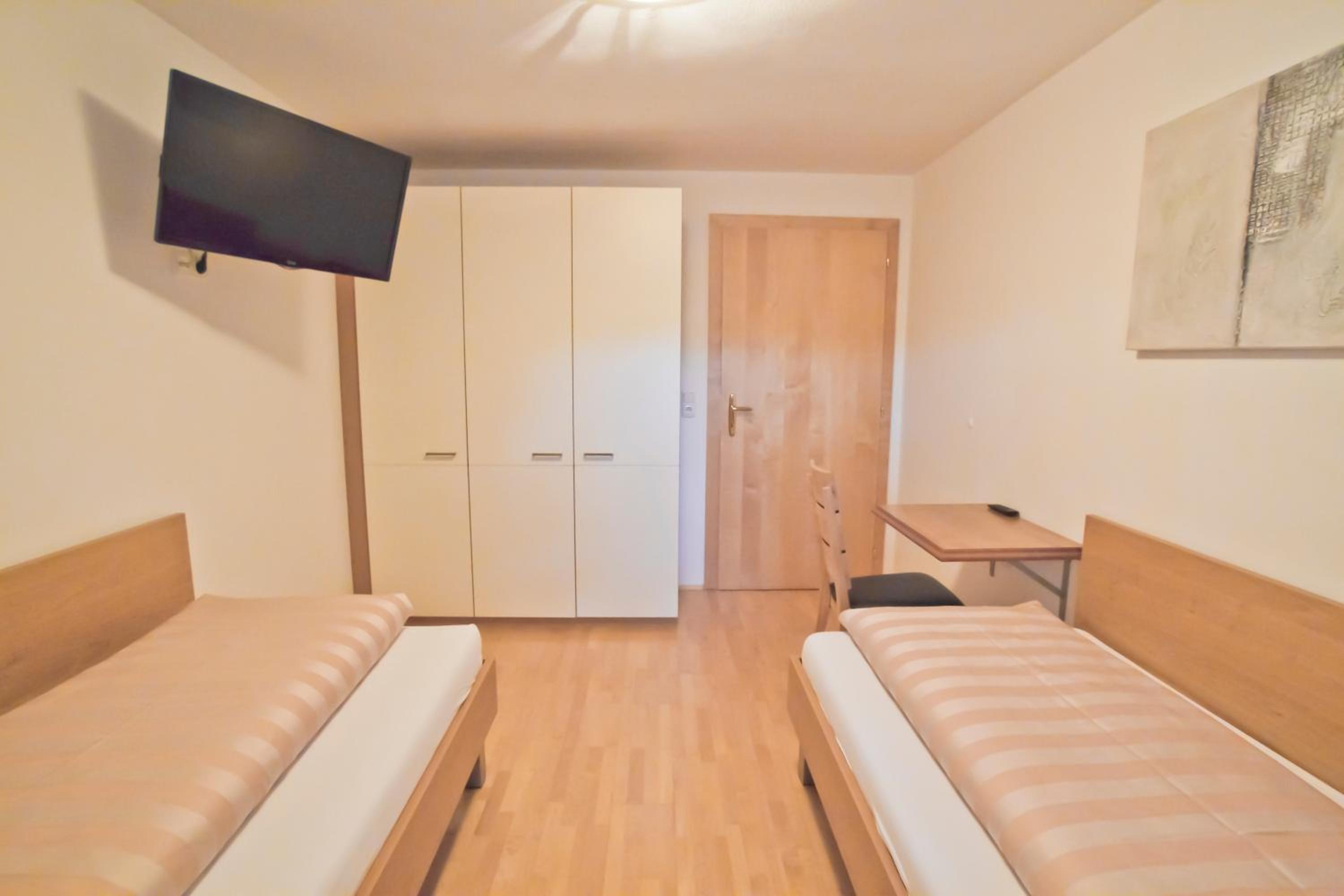 Two-Bedroom Apartment (2-3 Adults) photo 2