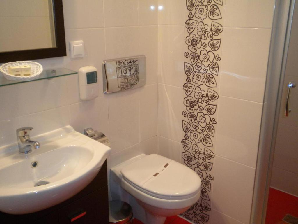 Standard Double Room - Photo 4