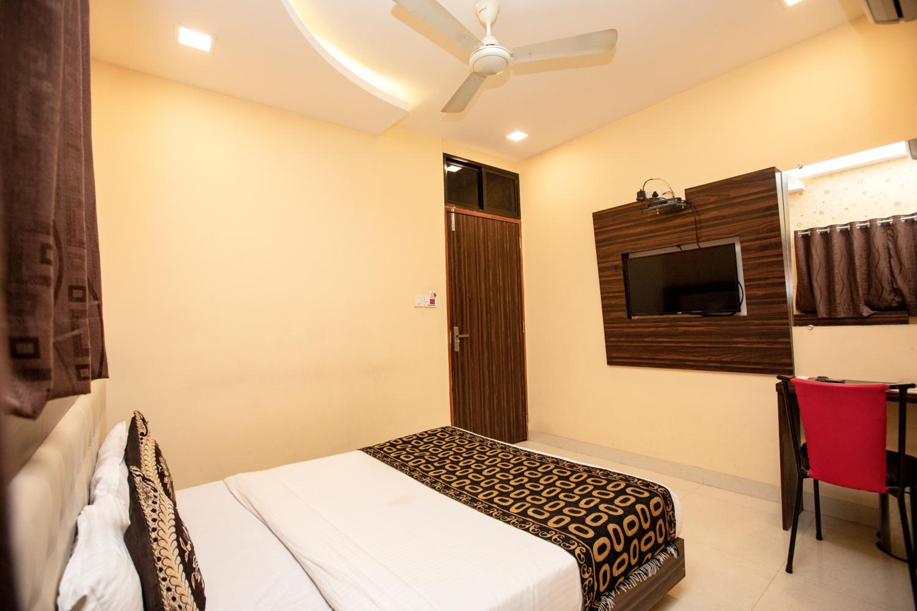 Deluxe Room - Photo 9
