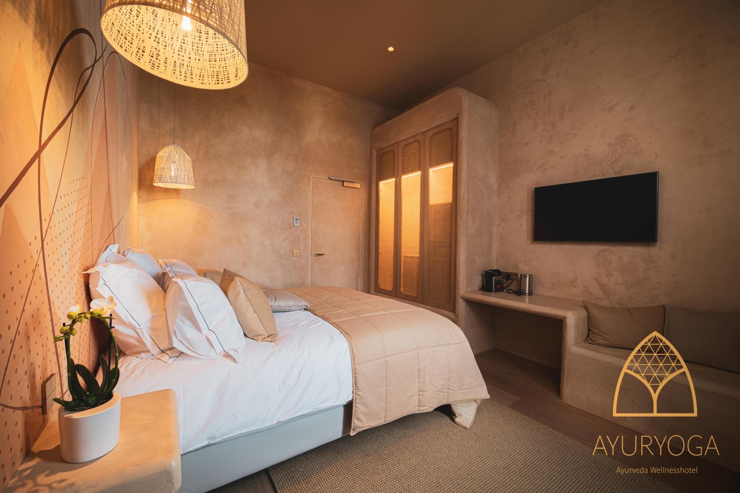Deluxe Room - Photo 2