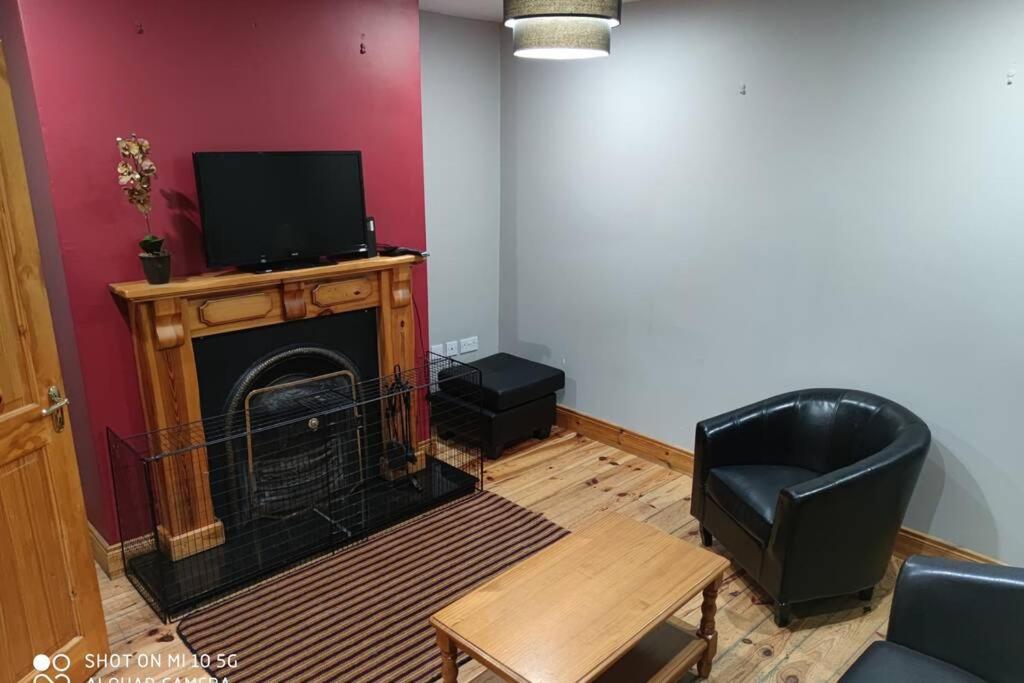 Two-Bedroom House - Photo 1