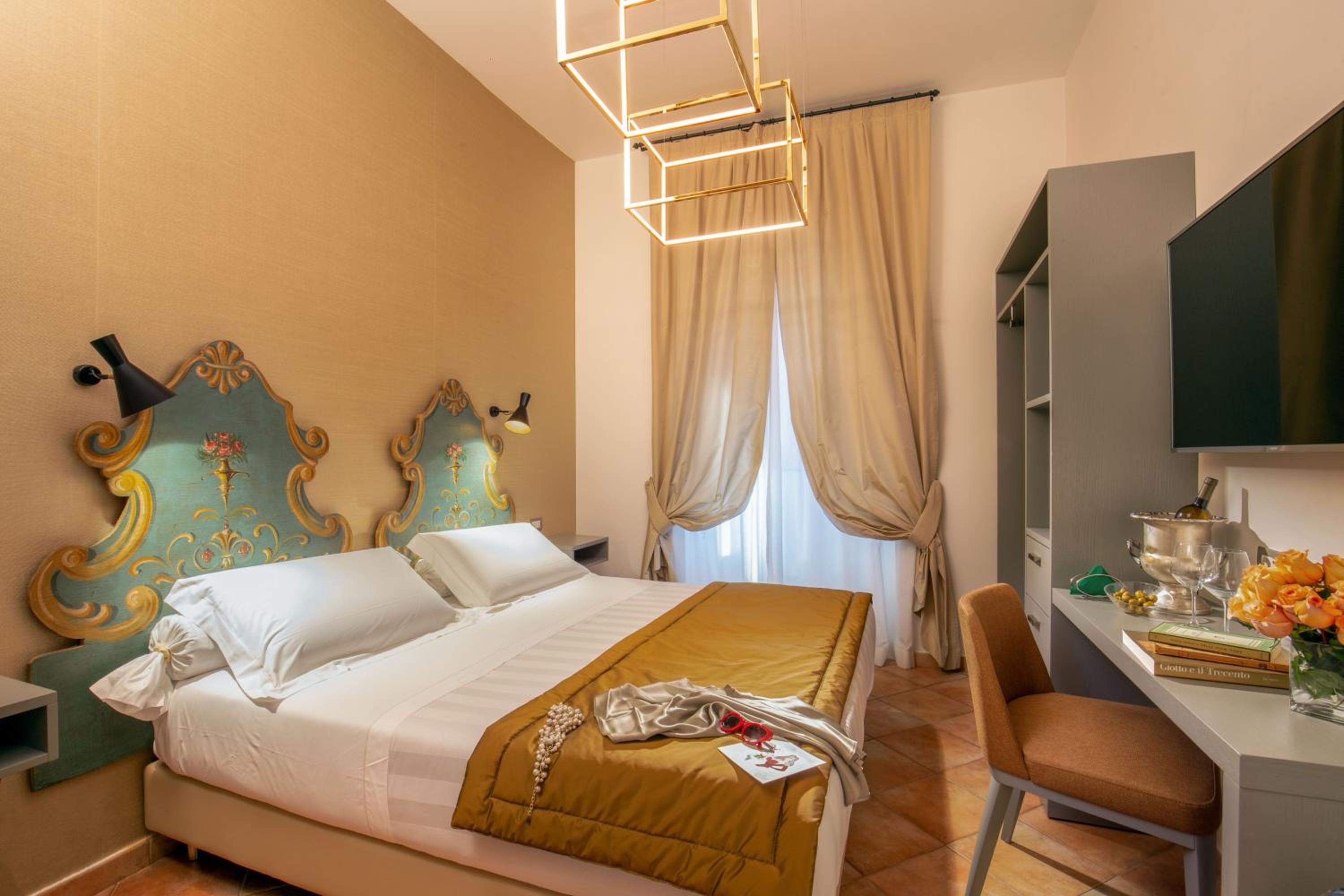 Double or Twin Room - Via dei Greci 23