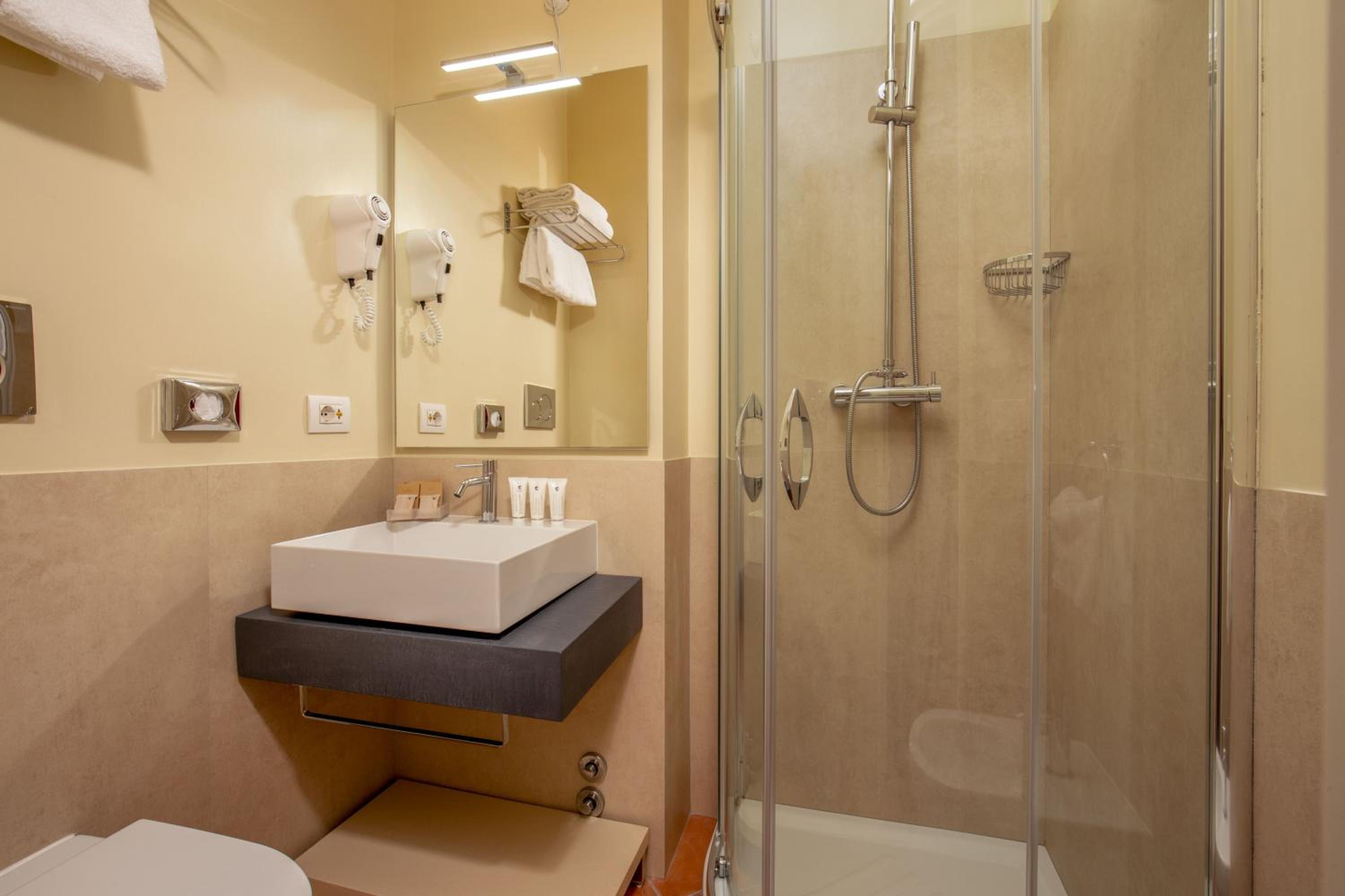 Double or Twin Room - Via dei Greci 23