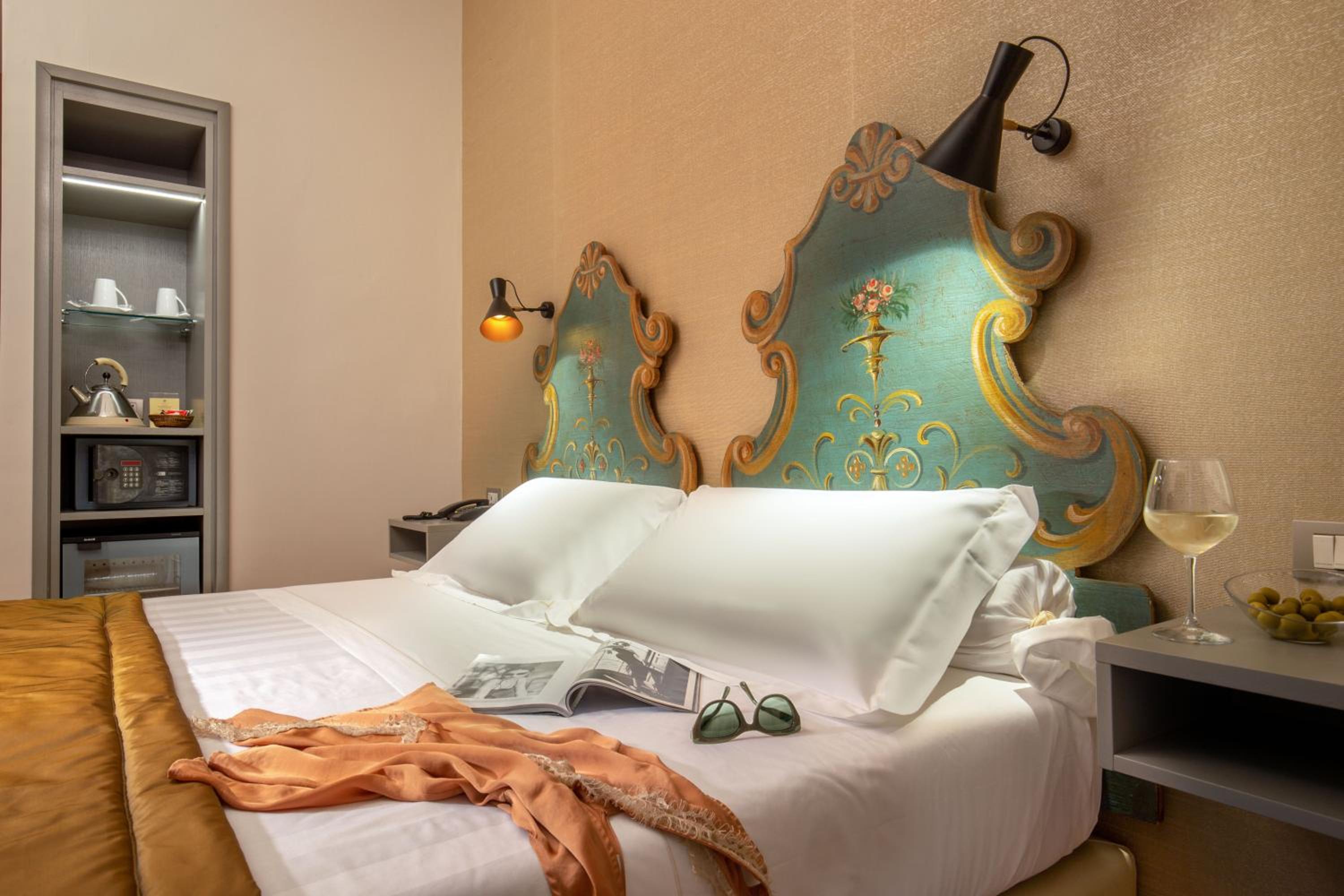 Double or Twin Room - Via dei Greci 23