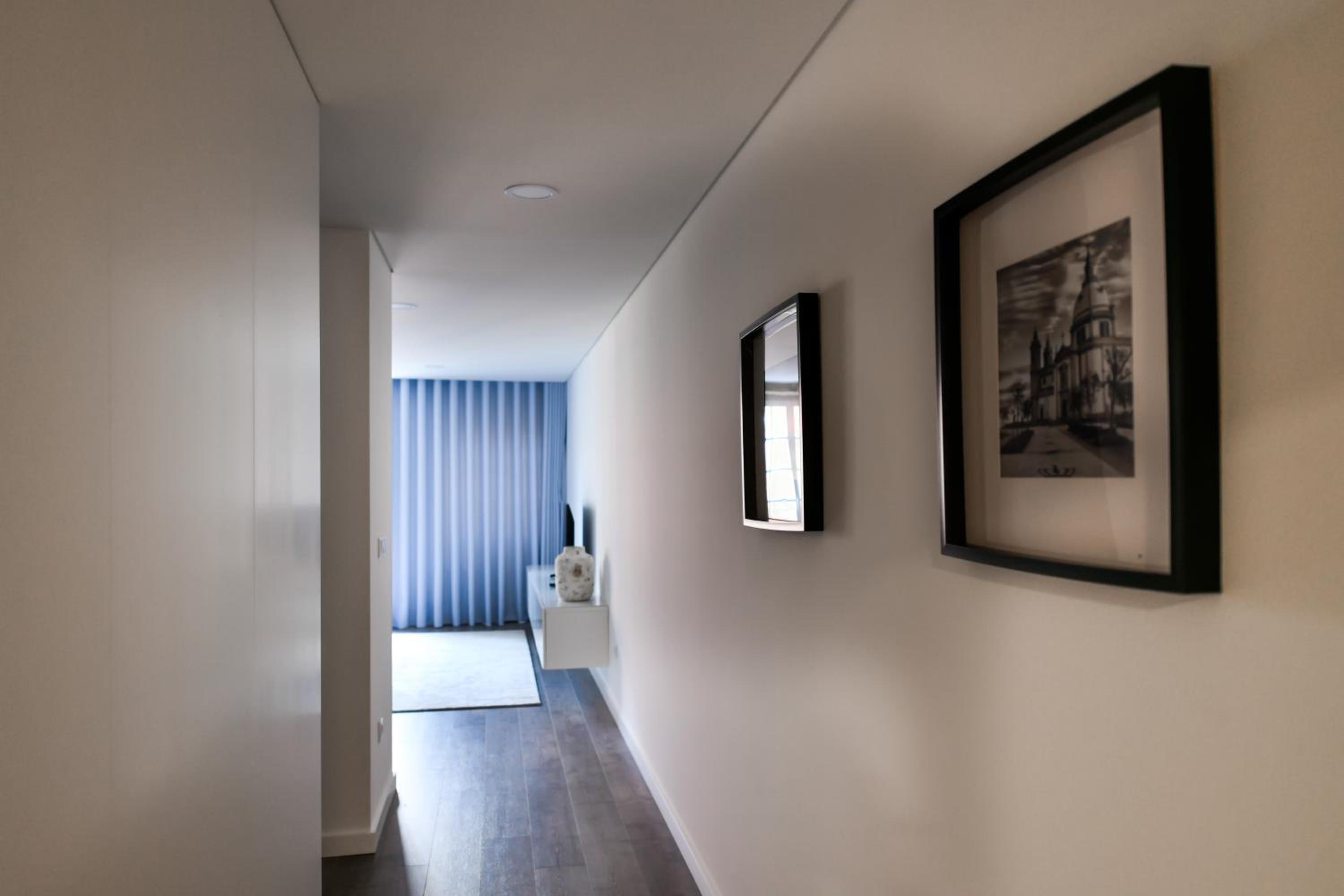 One-Bedroom Apartment photo 1