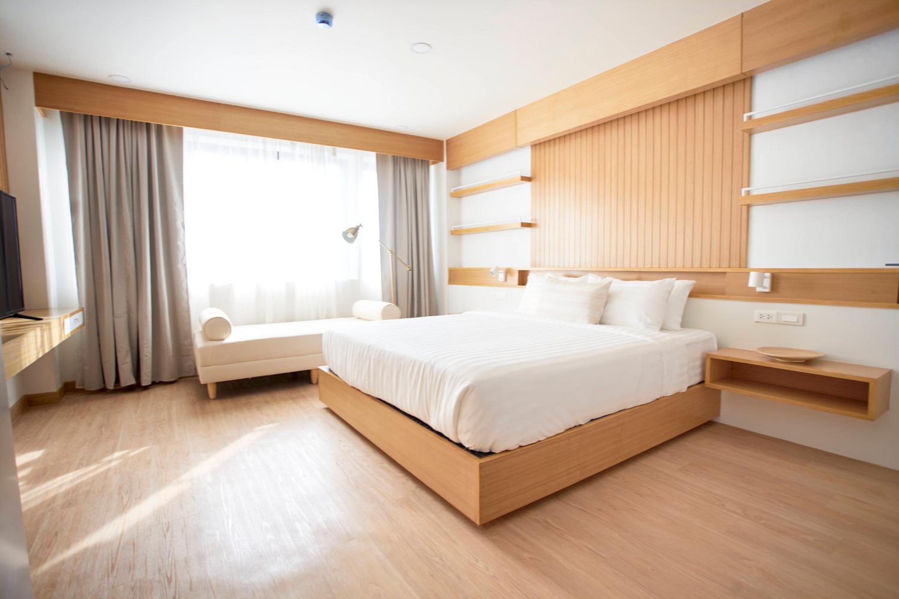 Studio King Size Bed - Photo 3