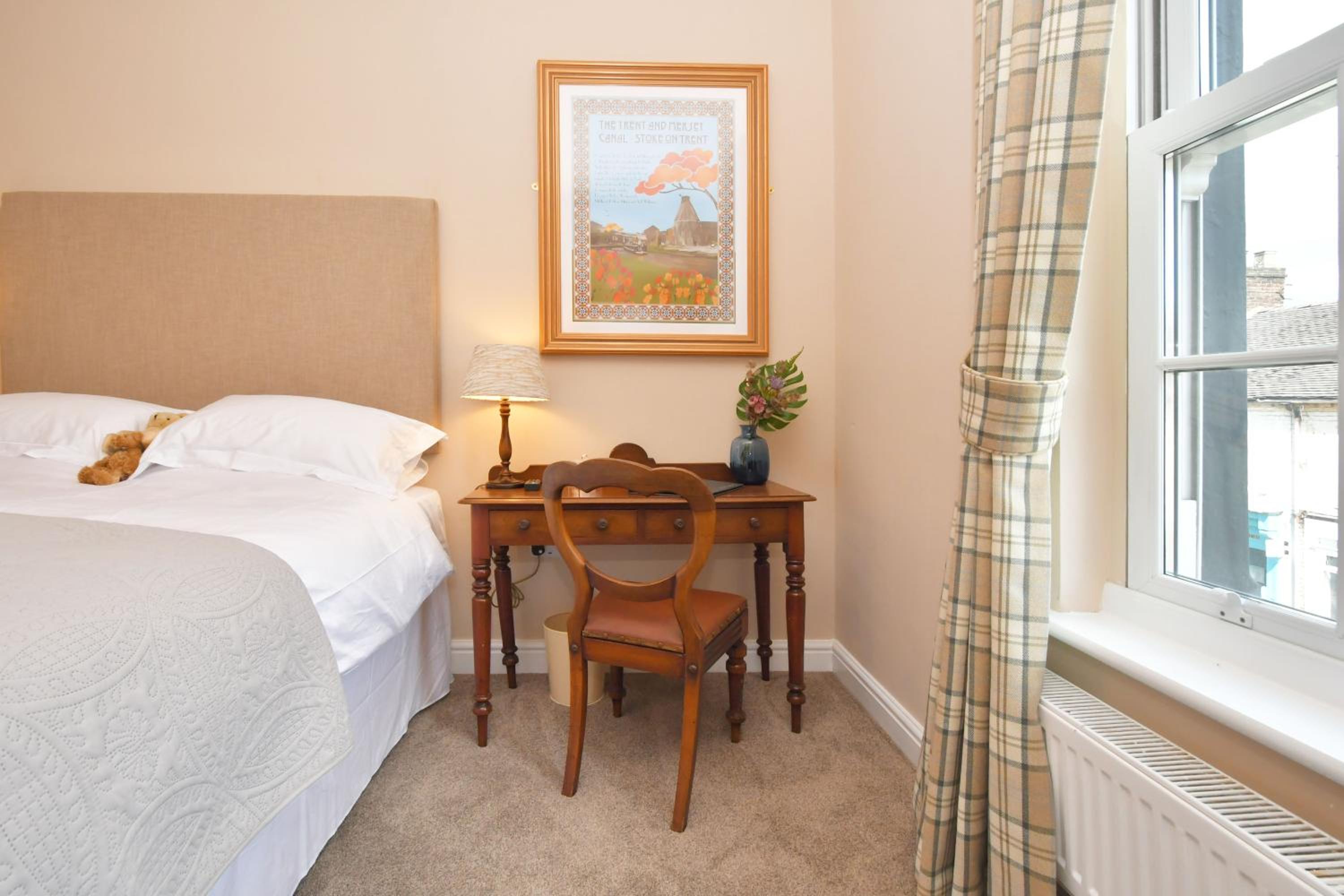 Deluxe King Room - Photo 3