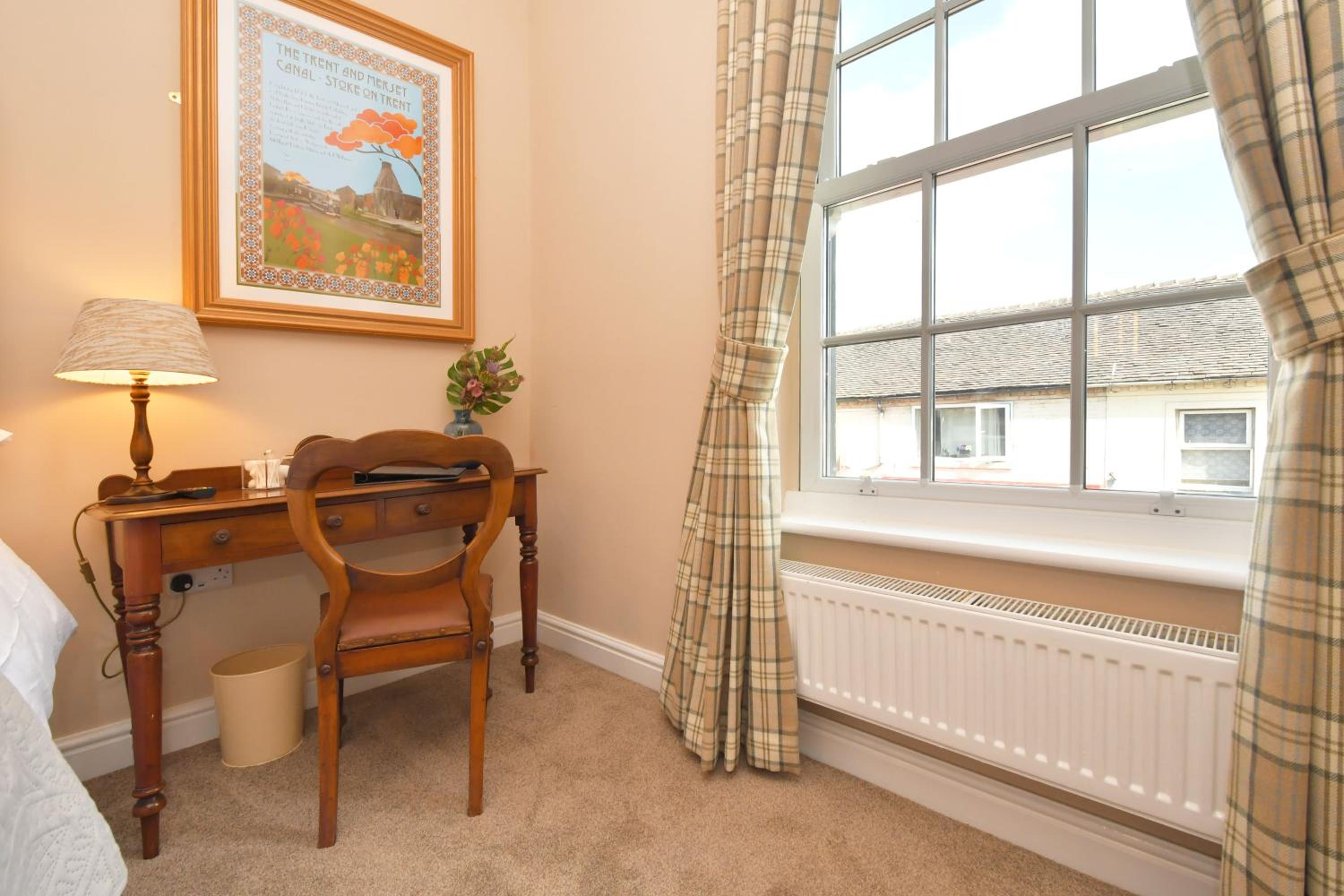 Deluxe King Room - Photo 4