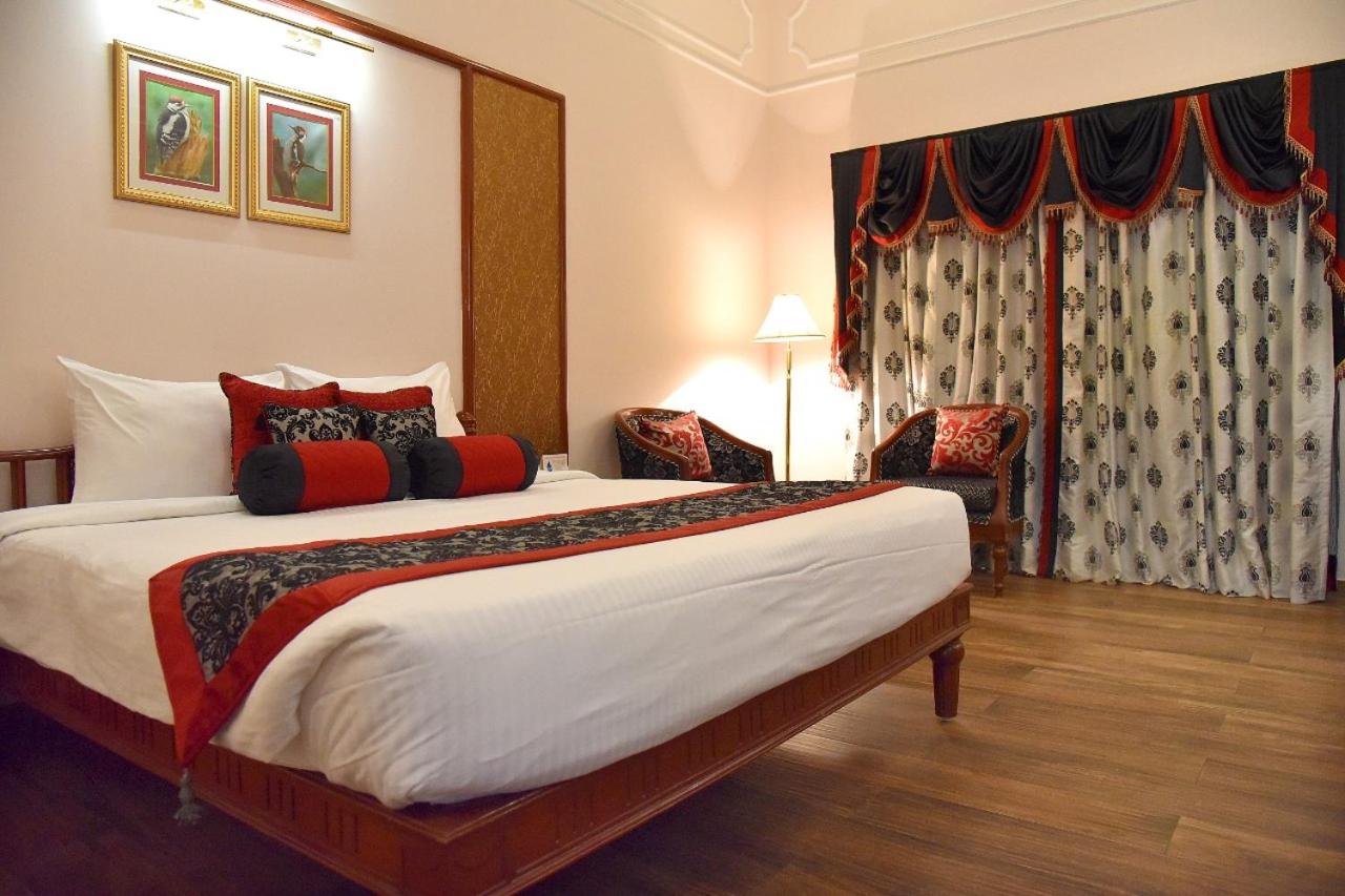 Royal Club Lake View Room photo 2