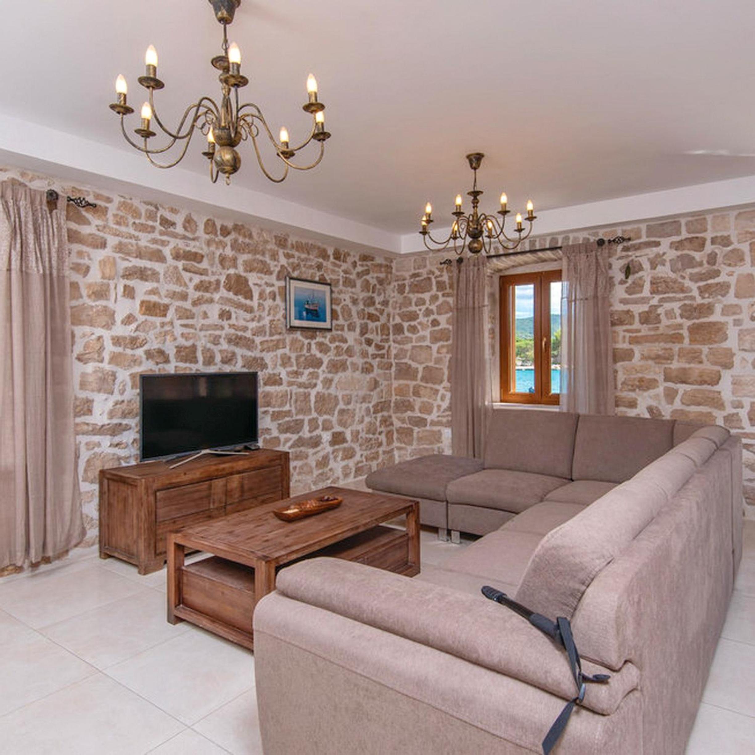 Three Bedroom Holiday Home with Pool and Sea View photo 1