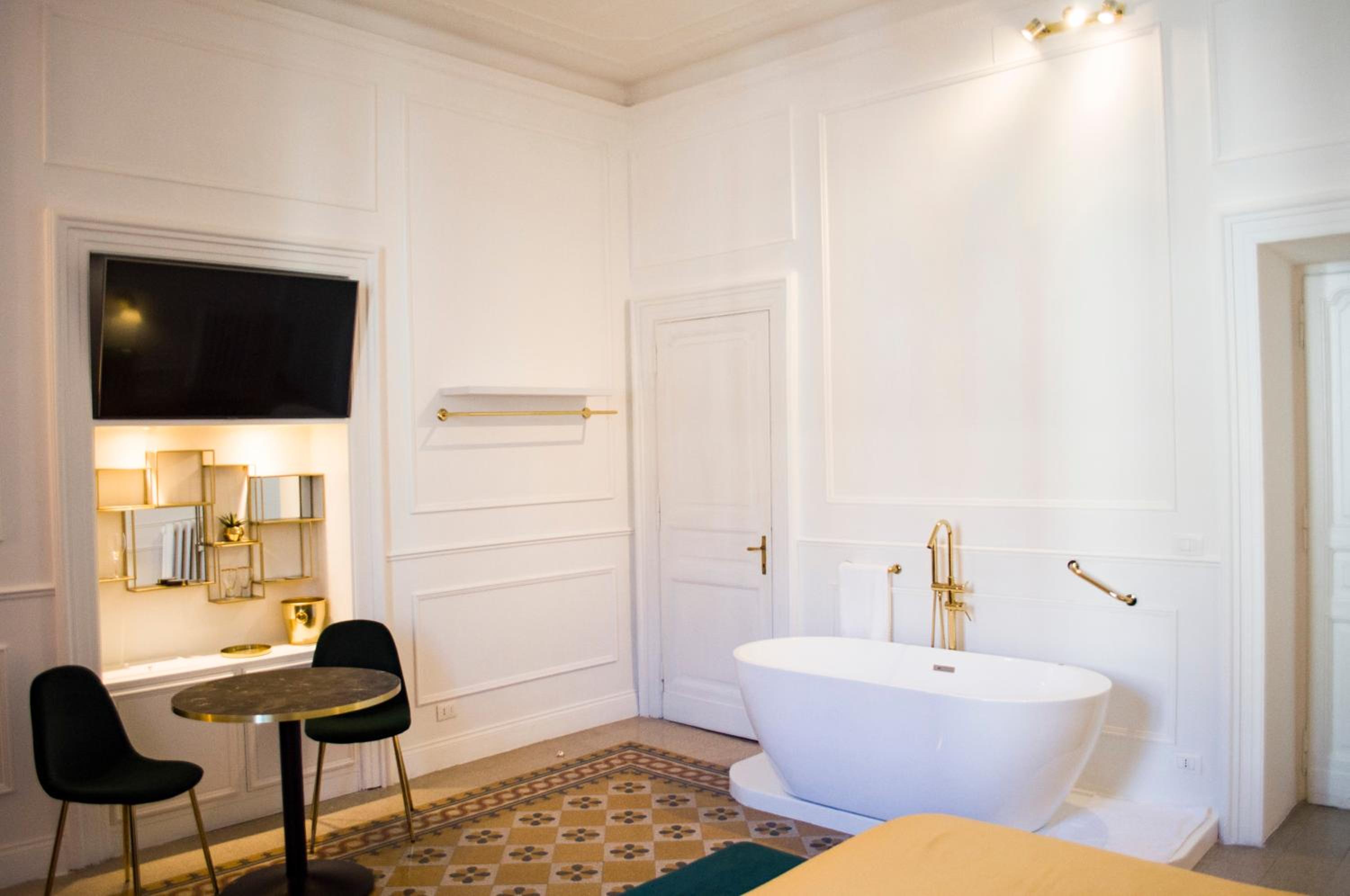 Suite with Spa Bath photo 2
