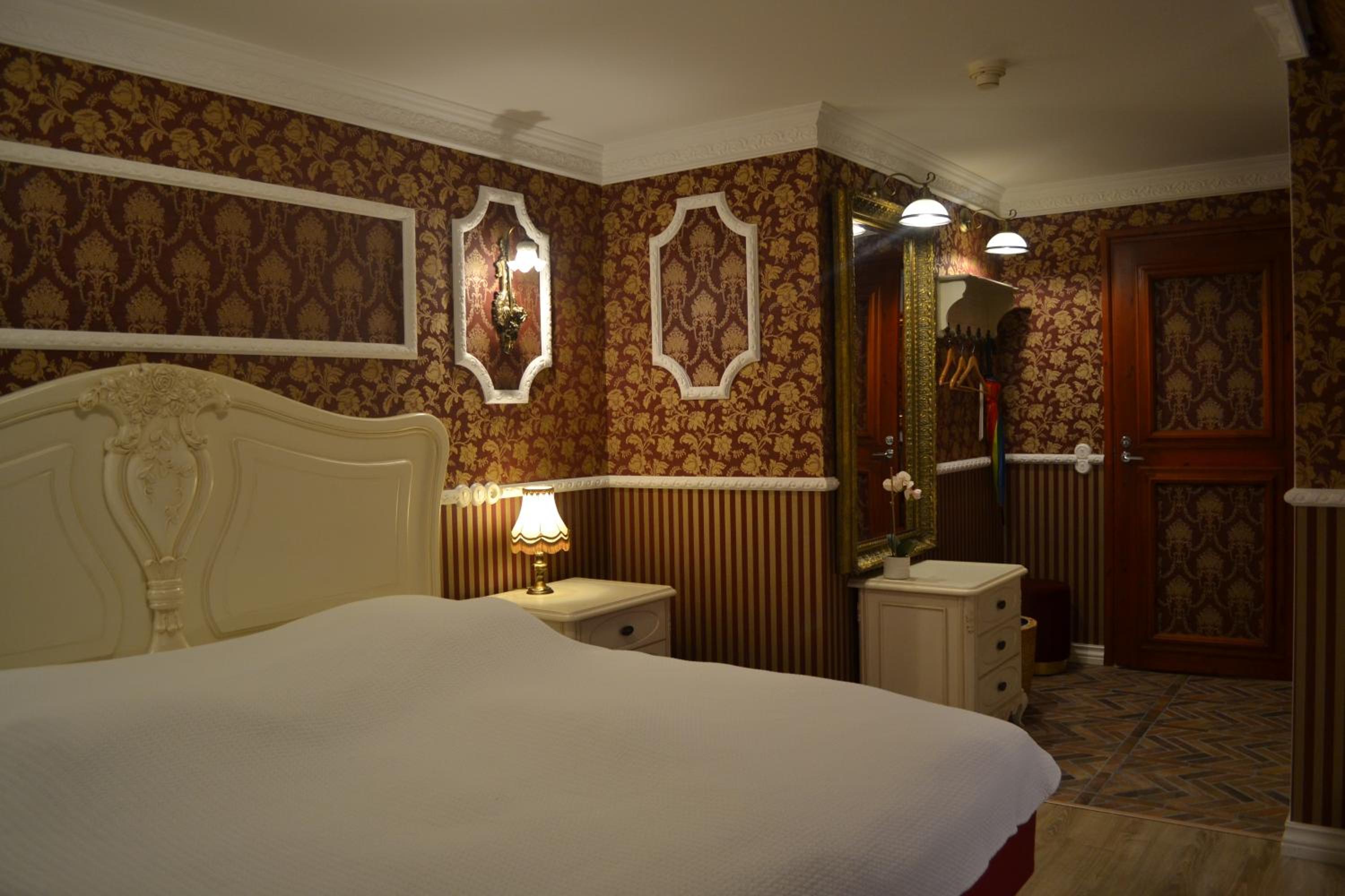 Double or Twin Room - Photo 10