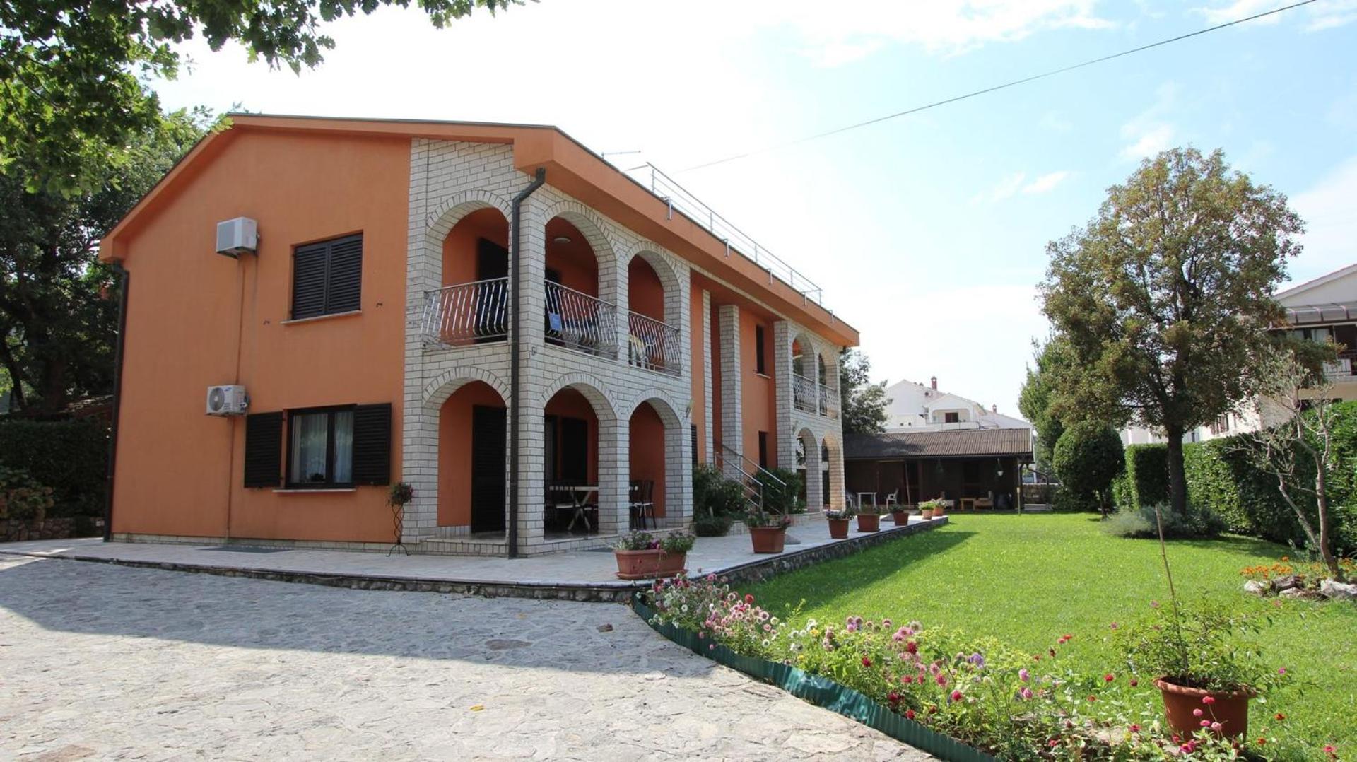 Apartment with Garden View