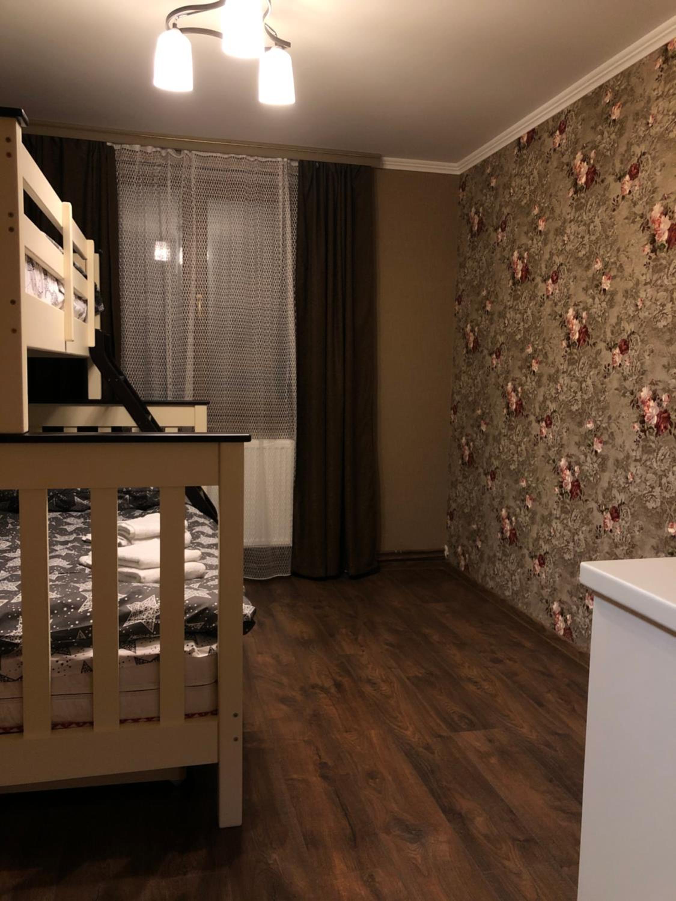 Seven-Bedroom House photo 2