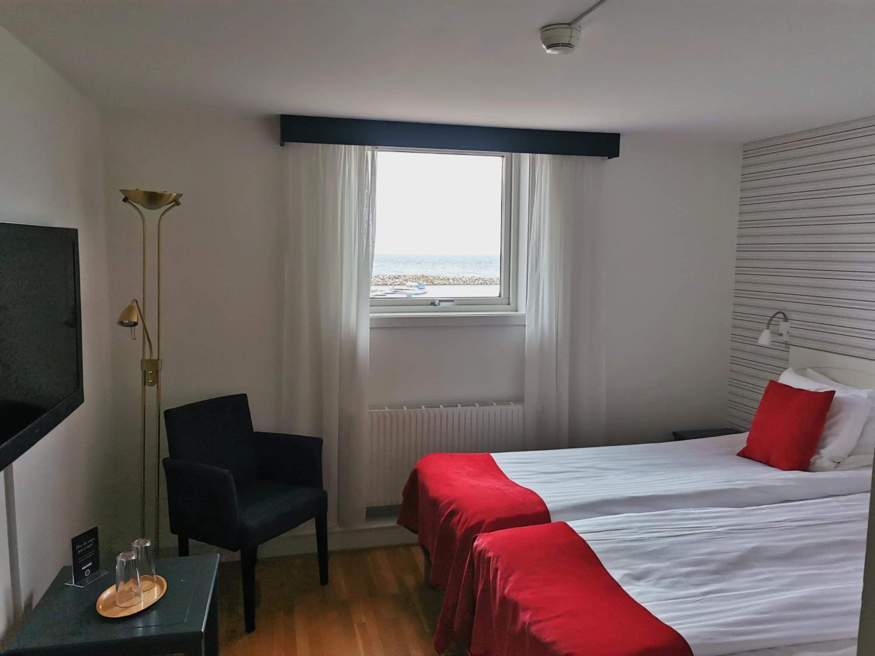 Standard Twin Room with Sea View - Non-Smoking - Photo 2
