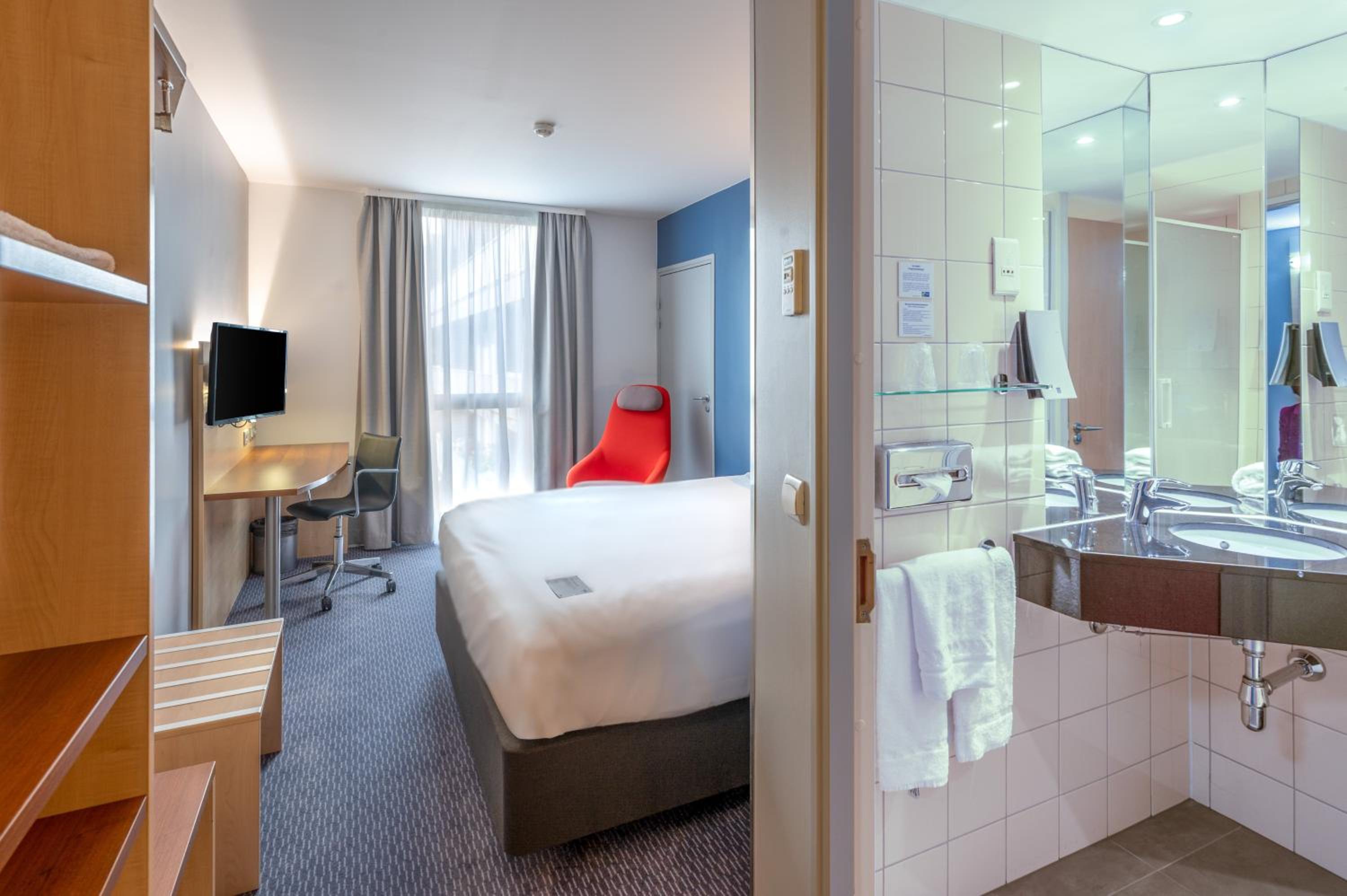 Standard Double Room with Free Breakfast - Photo 1