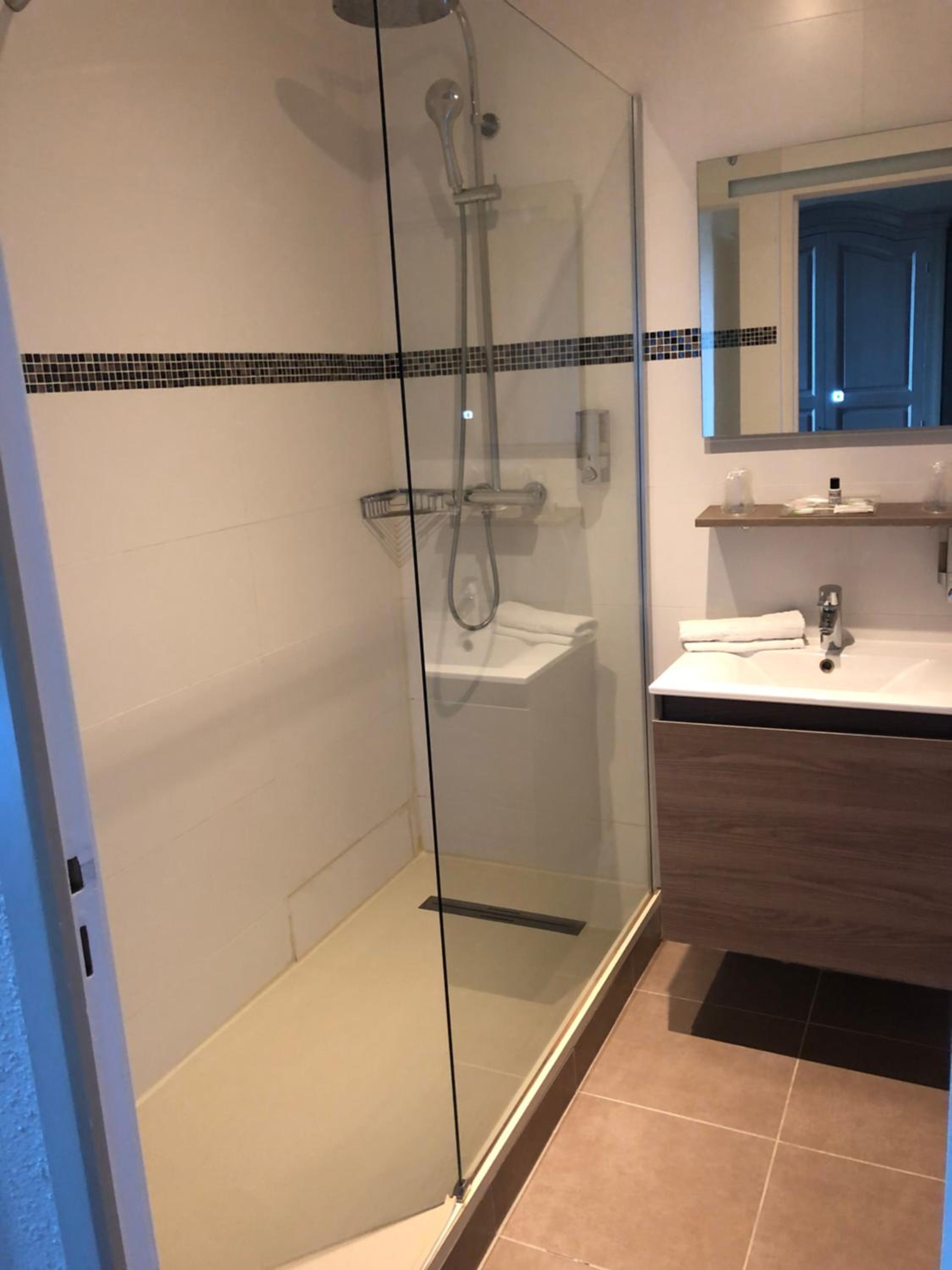 Standard Double Room - Photo 5